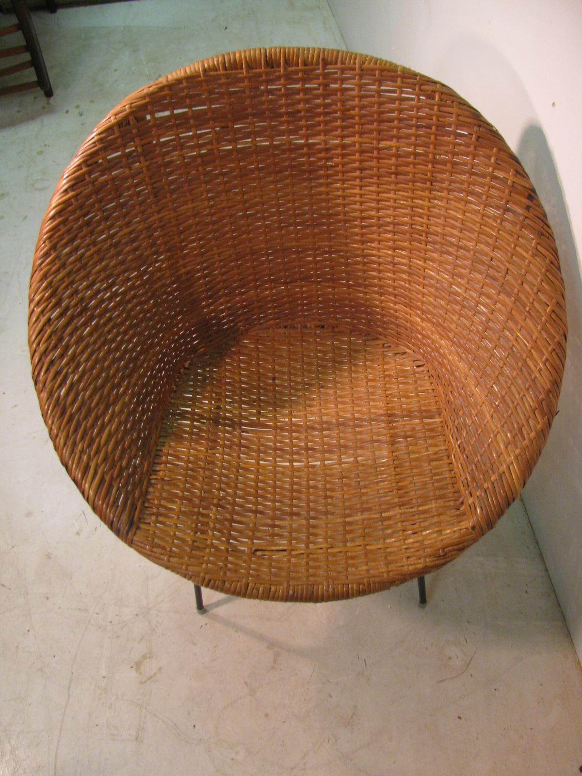 Pair of Mid-Century Modern Iron and Rattan Hoop Lounge Chairs 5