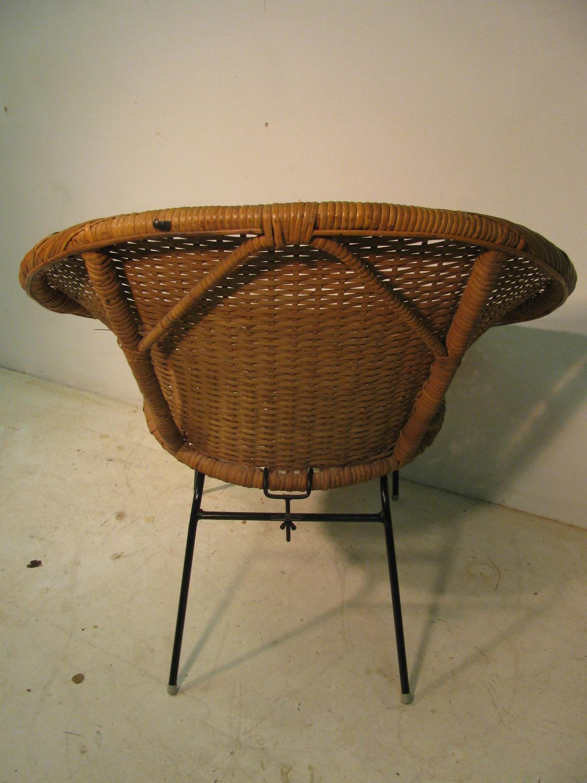 Pair of Mid-Century Modern Iron and Rattan Hoop Lounge Chairs 1