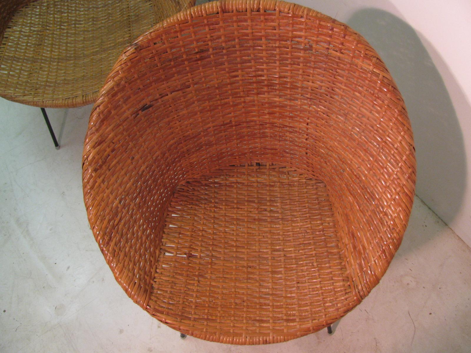 Pair of Mid-Century Modern Iron and Rattan Hoop Lounge Chairs 3
