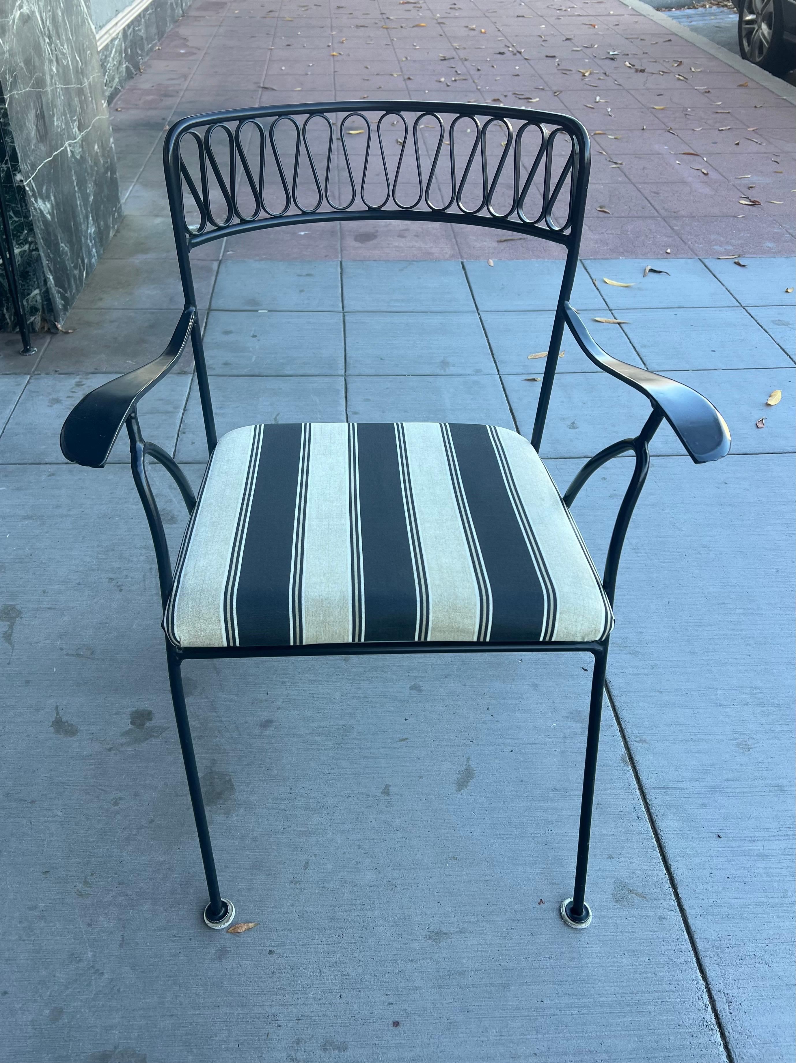 20ième siècle Paire de chaises en fer modernes du milieu du siècle dernier conçues par Tempestini pour Salterini en vente