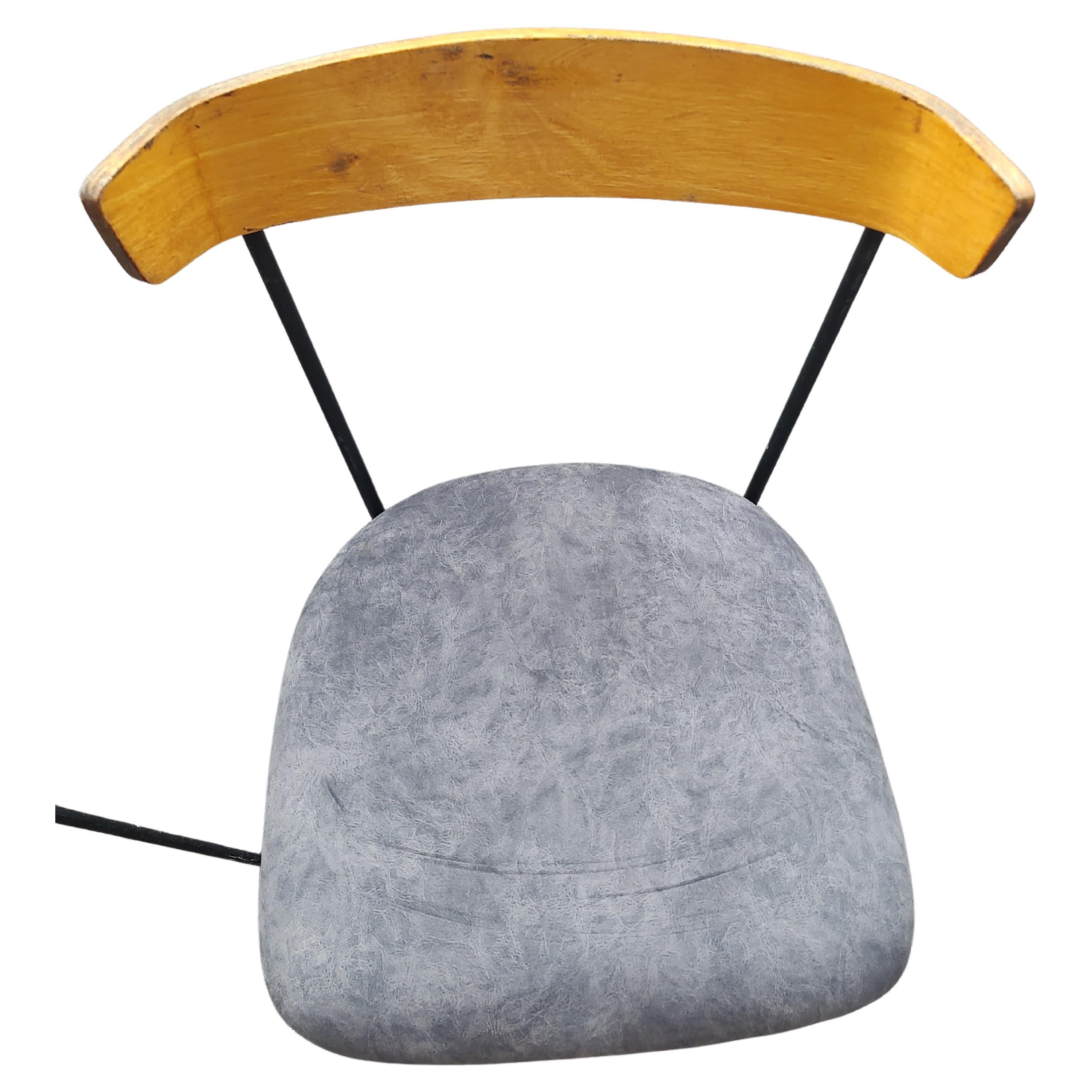 Coppia di oggetti in ferro del Mid Century Modern  Sedie da pranzo di Clifford Pascoe C1960 5 disponibili. In condizioni buone in vendita a Port Jervis, NY