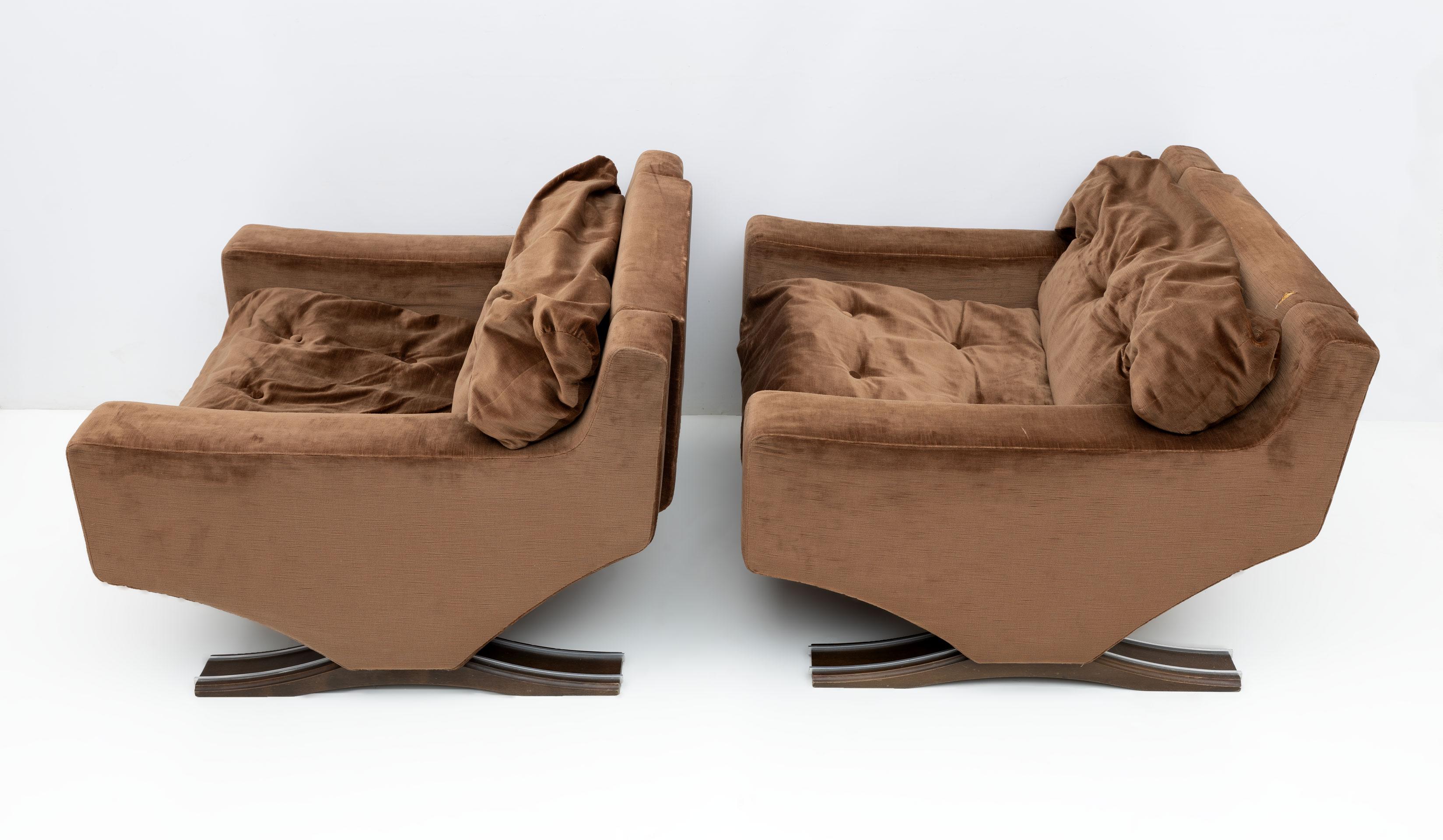 Velvet Pair of Mid-century Modern Italian Armchairs by Franz Sartori for Flexform, 1965 For Sale