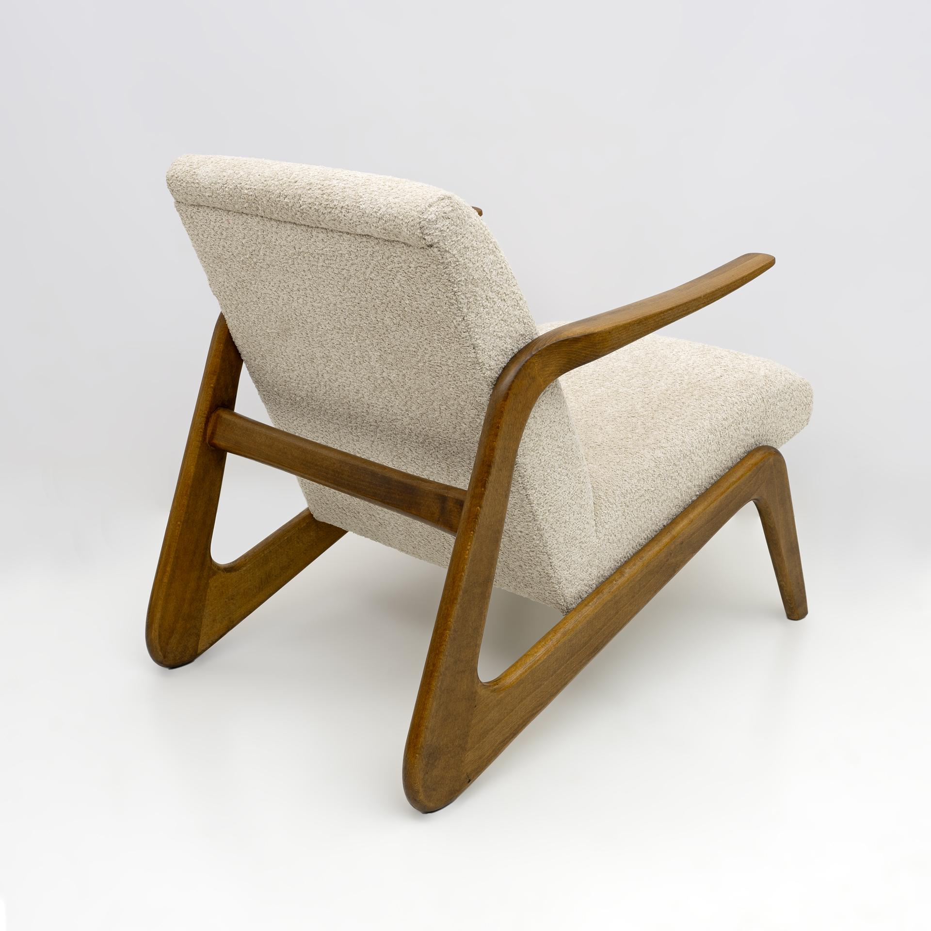Late 20th Century Pair of Mid-Century Modern Italian Bouclè Lounge Chairs, 1970s For Sale