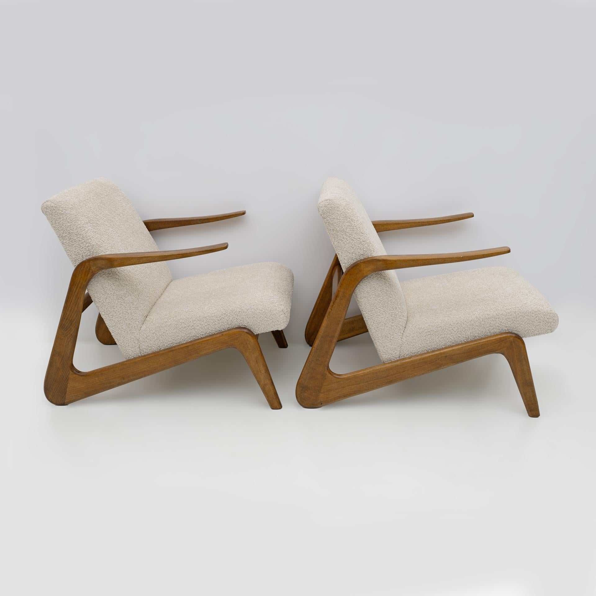 Pair of Mid-Century Modern Italian Bouclè Lounge Chairs, 1970s For Sale 1