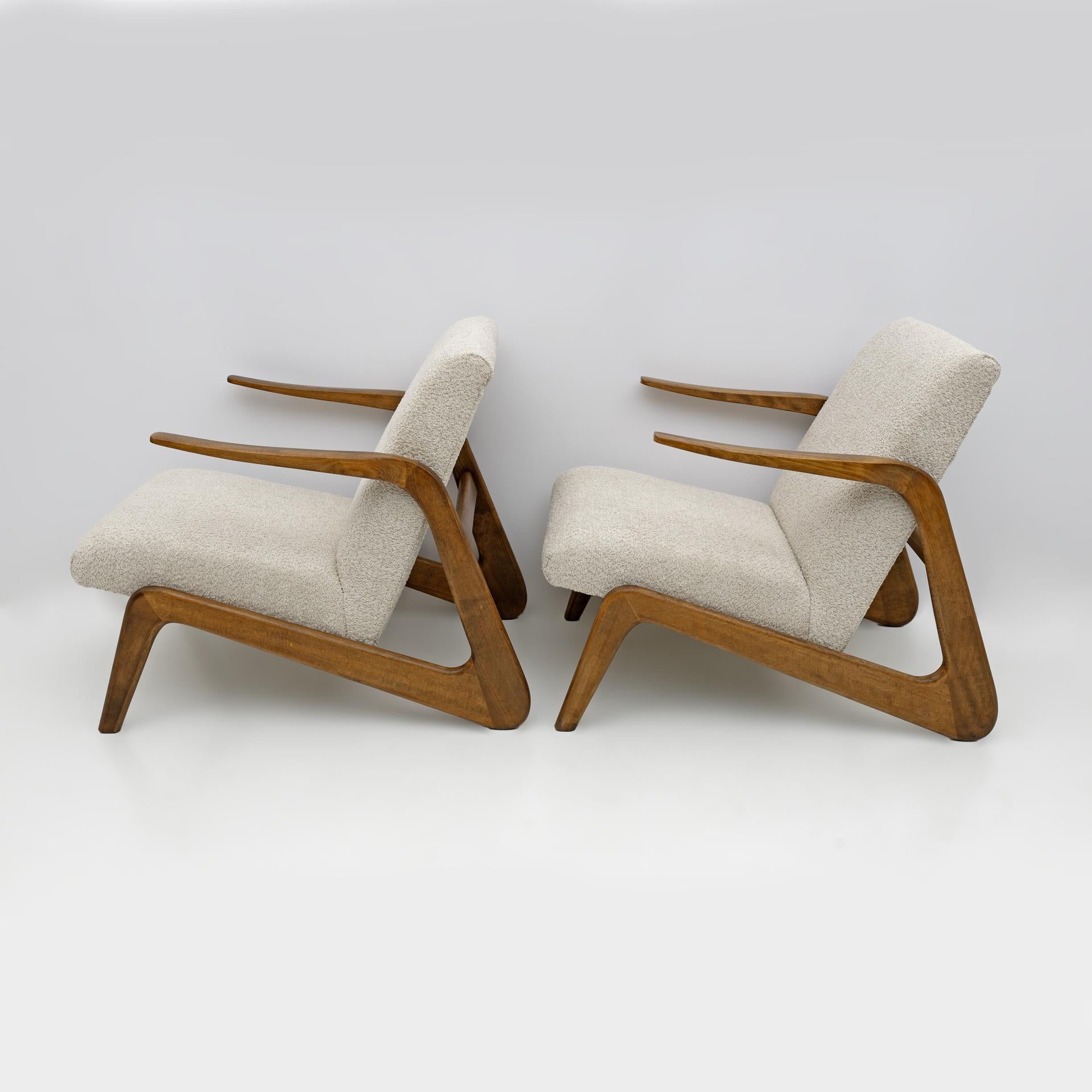 Pair of Mid-Century Modern Italian Bouclè Lounge Chairs, 1970s For Sale 2