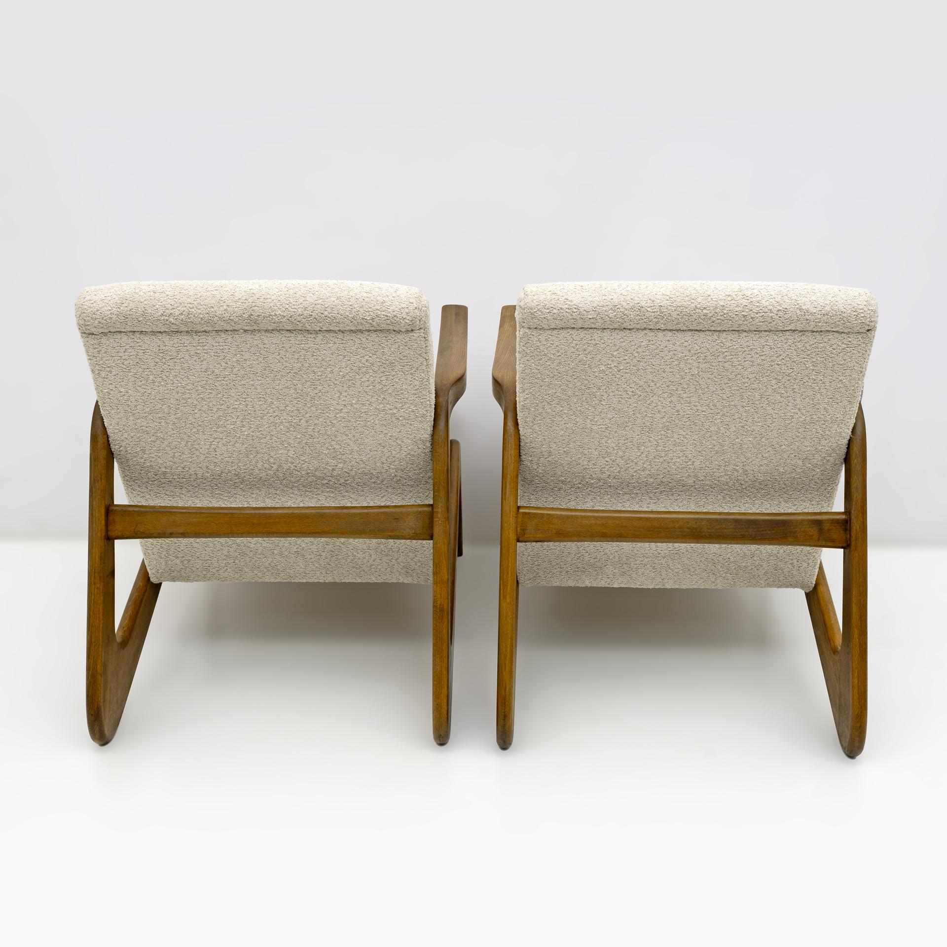 Pair of Mid-Century Modern Italian Bouclè Lounge Chairs, 1970s For Sale 3