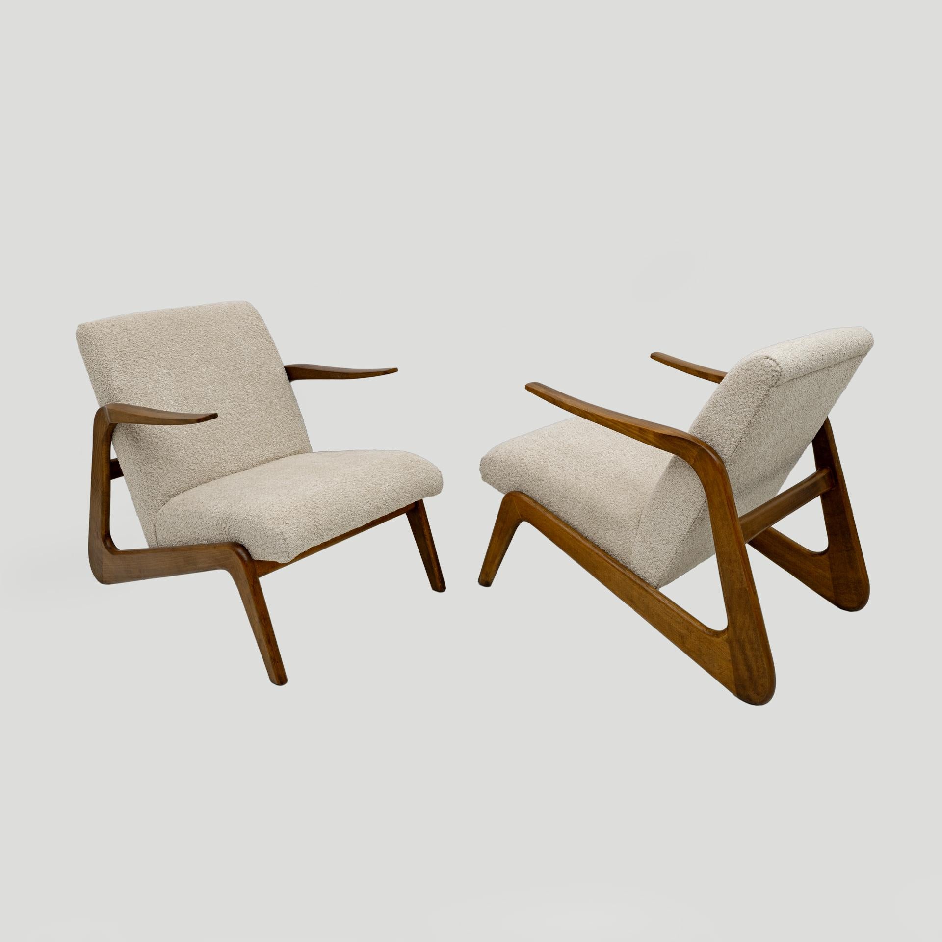 Pair of Mid-Century Modern Italian Bouclè Lounge Chairs, 1970s For Sale 4