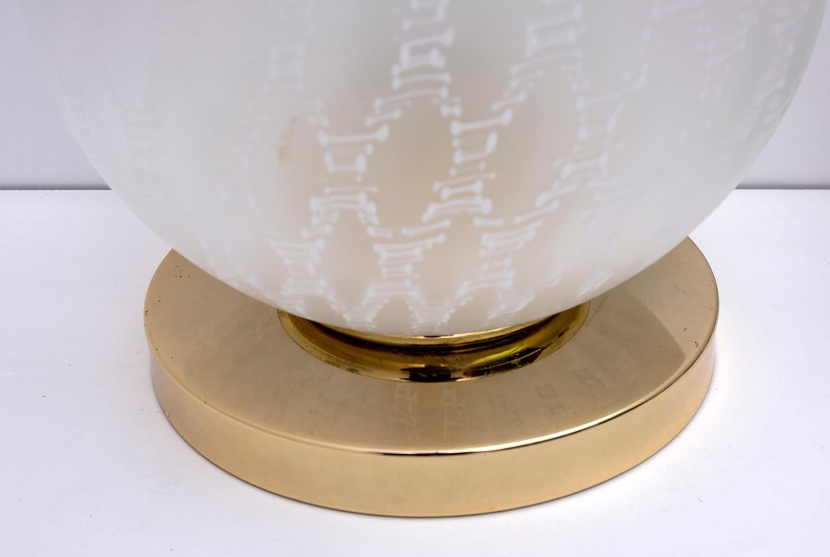 Pair of Mid-Century Modern Italian Brass and Murano Glass Ball Table Lamps, 70s For Sale 2