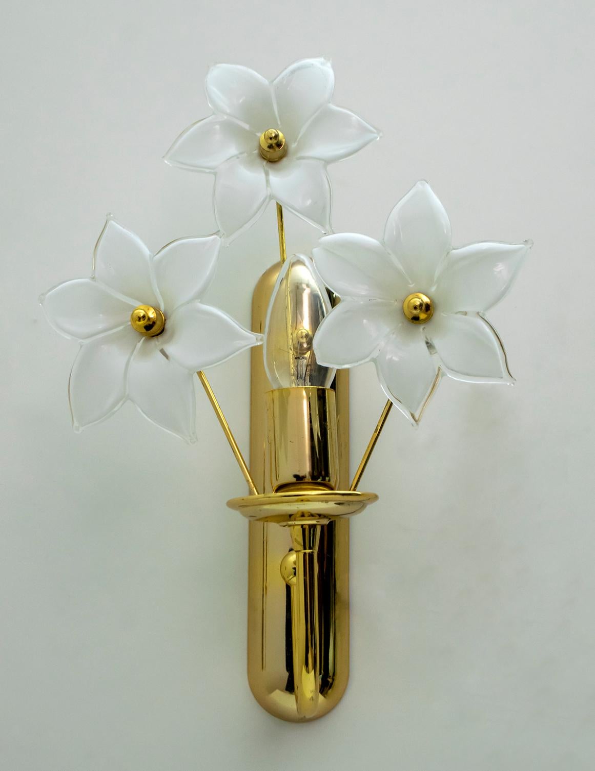 Pair of Mid-Century Modern Italian Brass and Murano Glass Flowers Sconces, 1975s 5