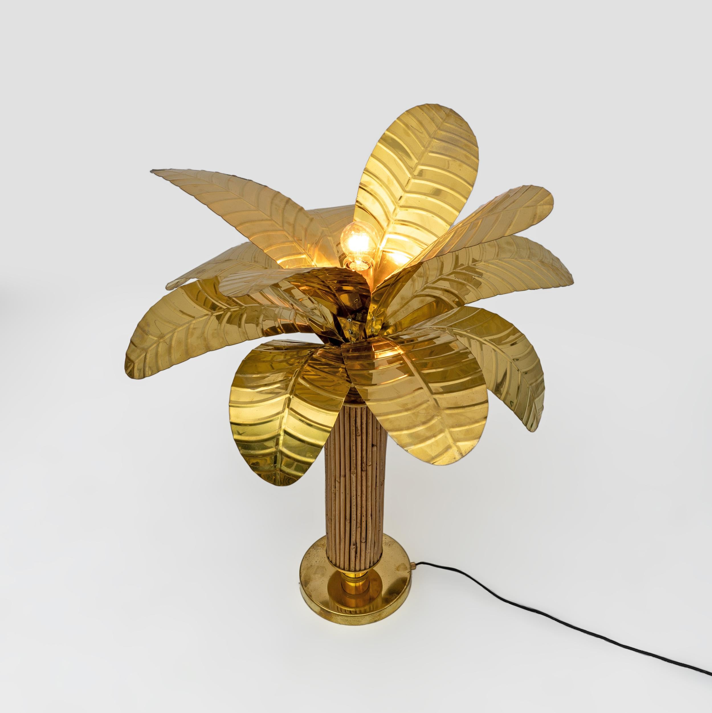 Pair of Mid-century Modern Italian Brass and Rattan Palm Tree Lamps, 1970s In Good Condition For Sale In Puglia, Puglia