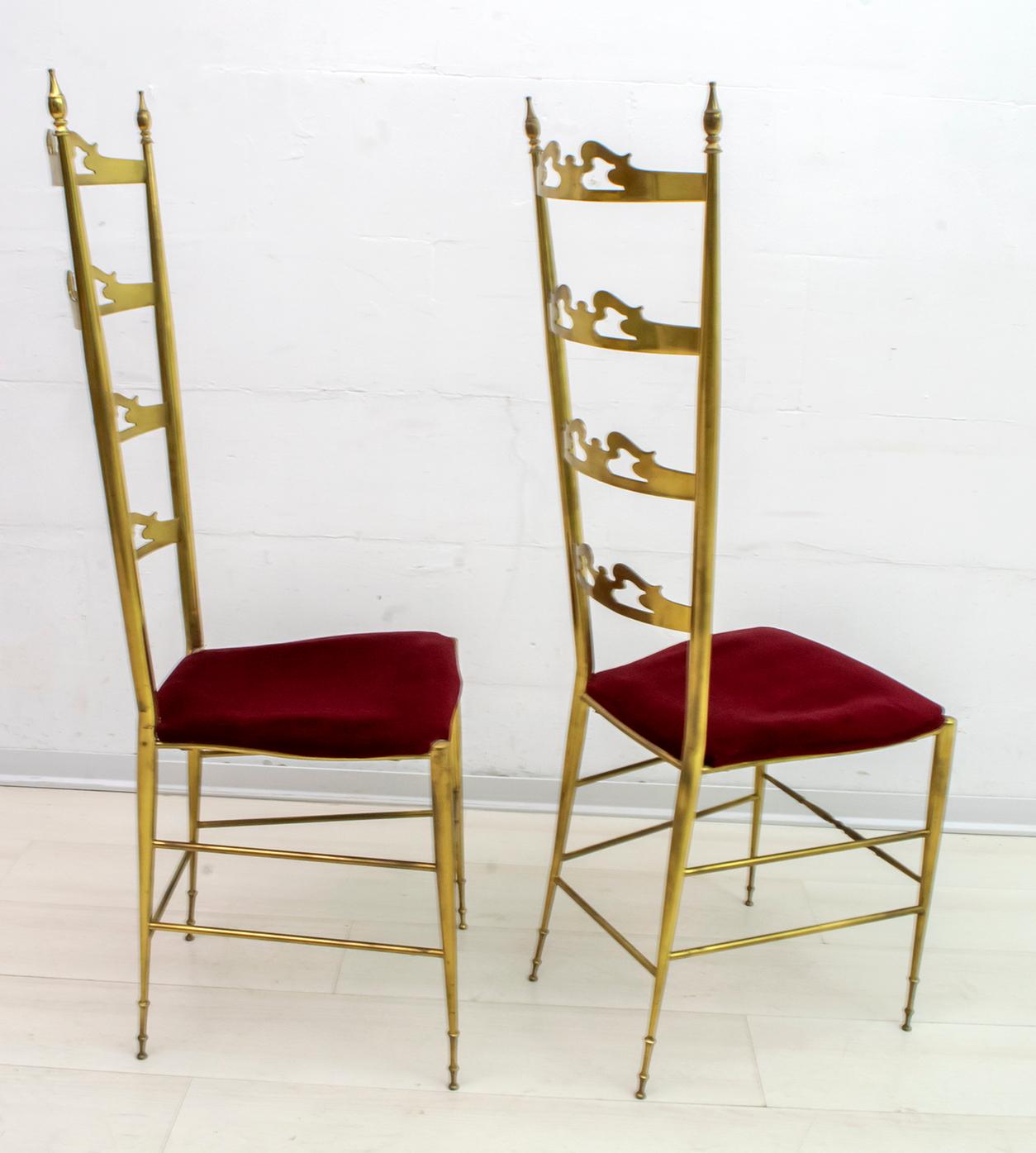 Zwei italienische Chiavari-Stühle mit hoher Rückenlehne aus Messing, Mid-Century Modern, 1950er Jahre (Moderne der Mitte des Jahrhunderts) im Angebot