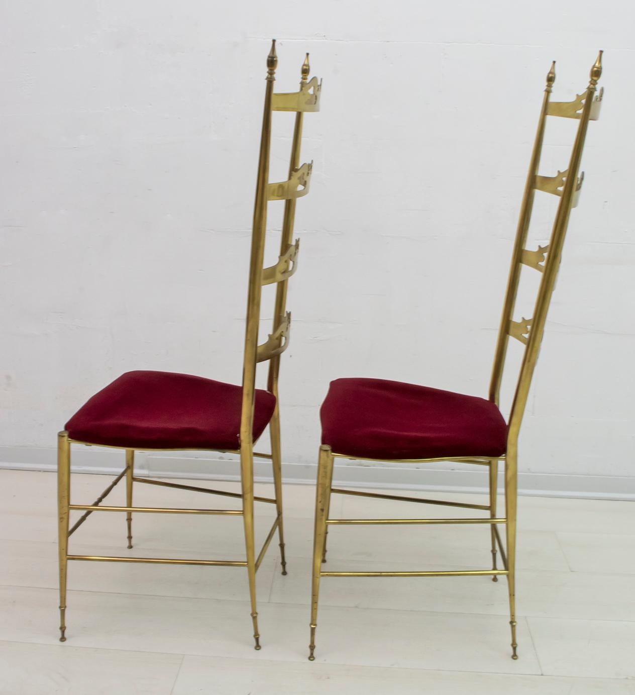 Milieu du XXe siècle Paire de chaises Chiavari à haut dossier en laiton de style italien moderne du milieu du siècle dernier, années 1950 en vente