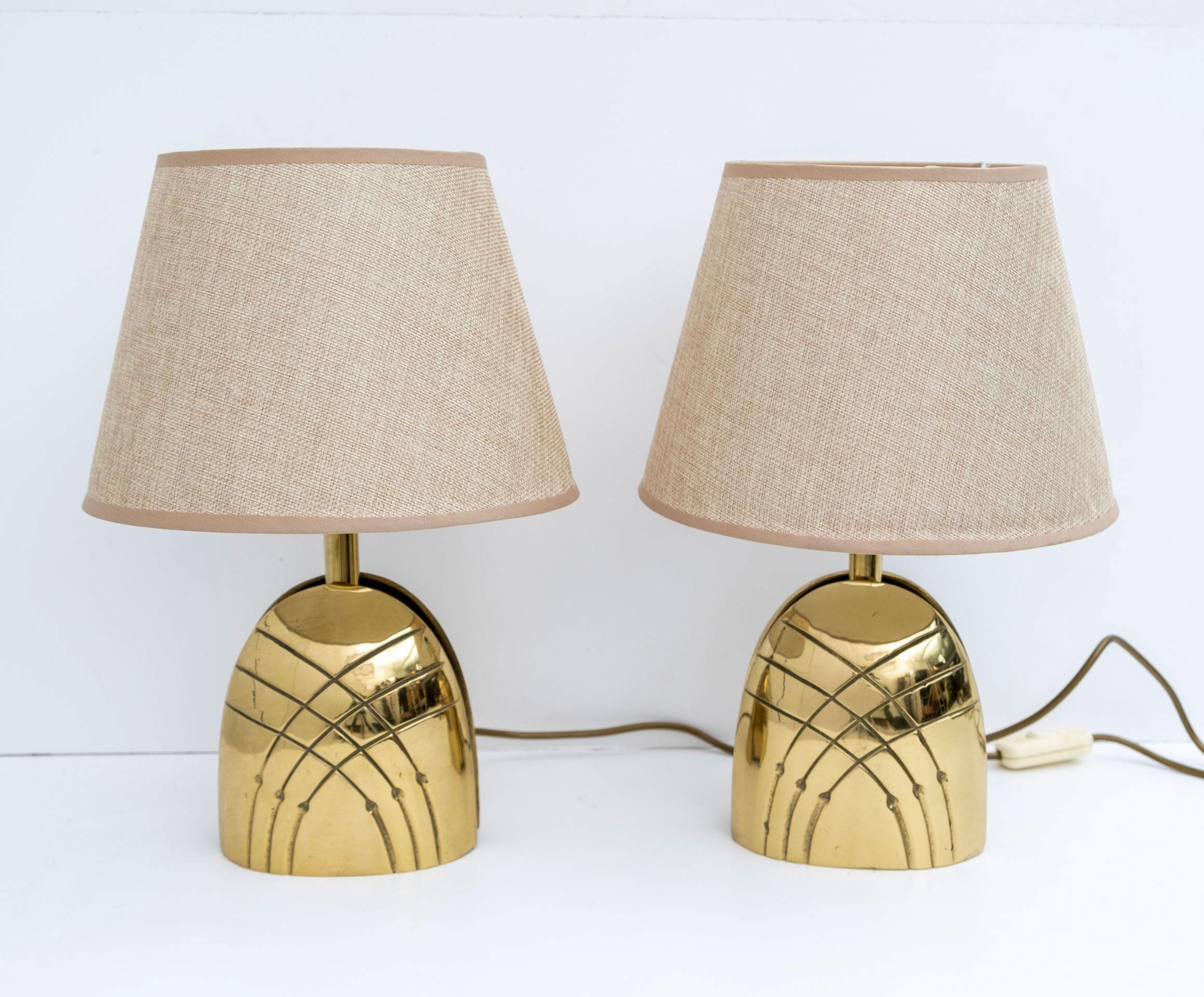 Beautiful pair of bedside lamps, Italian manufacture from the 70s. Cast brass, the bases measure cm: W14 x D9 x H23.