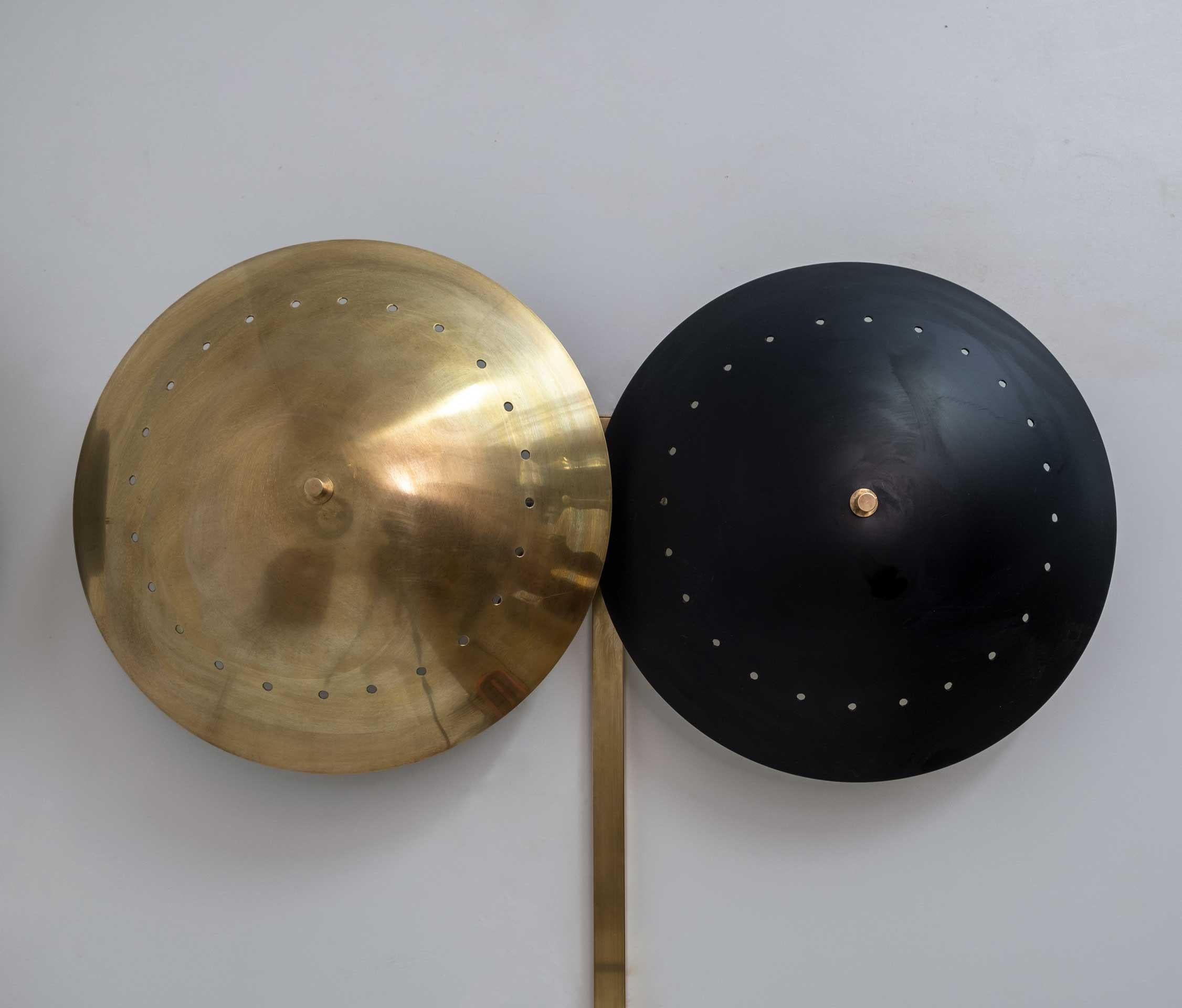 Late 20th Century Pair of Mid-century Modern Italian Brass Wall Lamps, 1970s For Sale