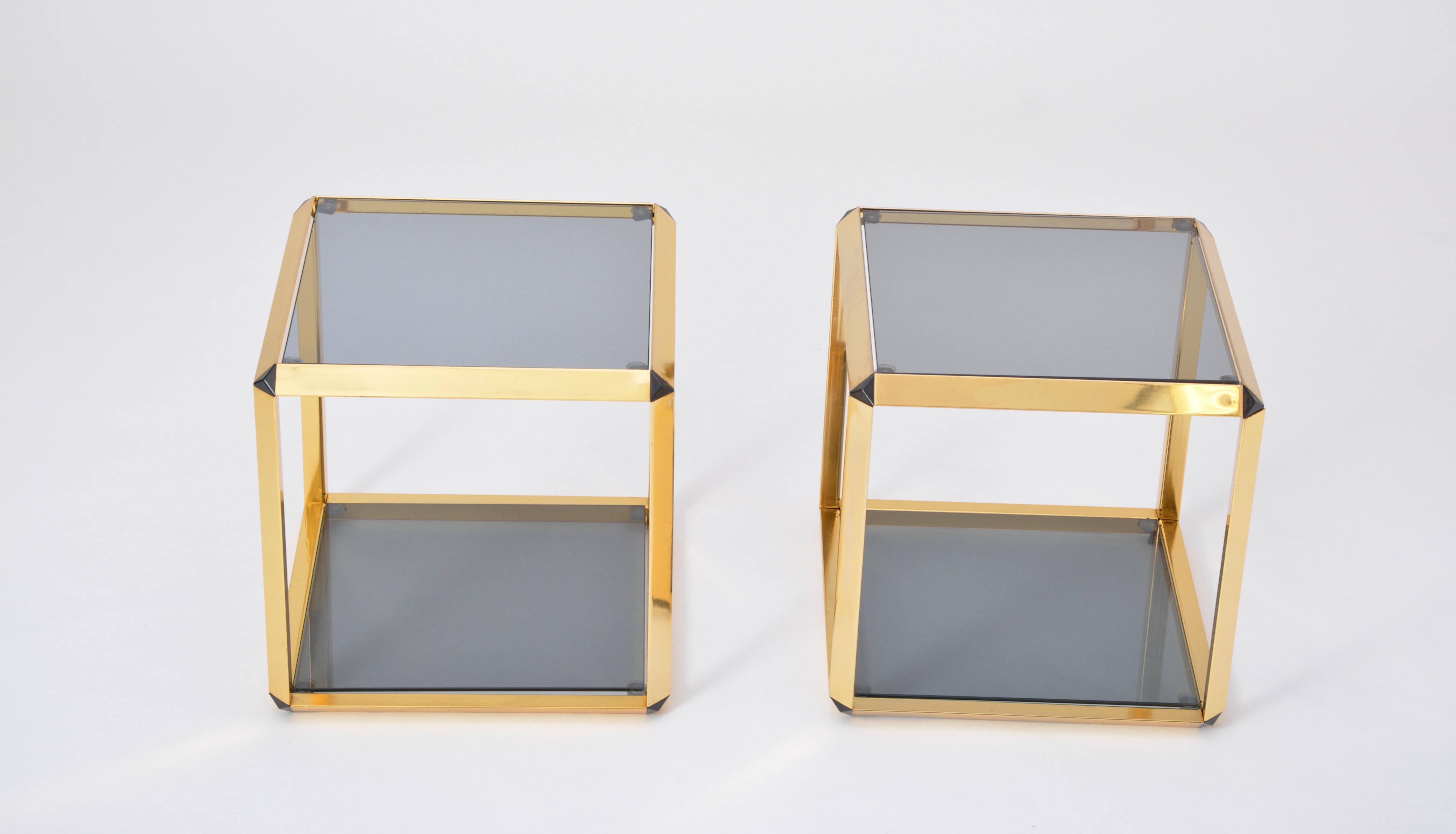 Pair of Mid-Century Modern Italian Gold-Rimmed Metal and Glass Side Tables In Good Condition In Berlin, DE