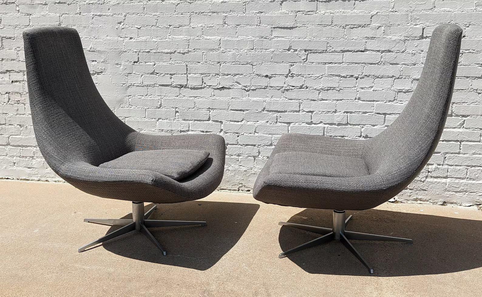 Mid-Century Modern Pair of Mid Century Modern Italian Inspired High Back Swivel Chairs For Sale