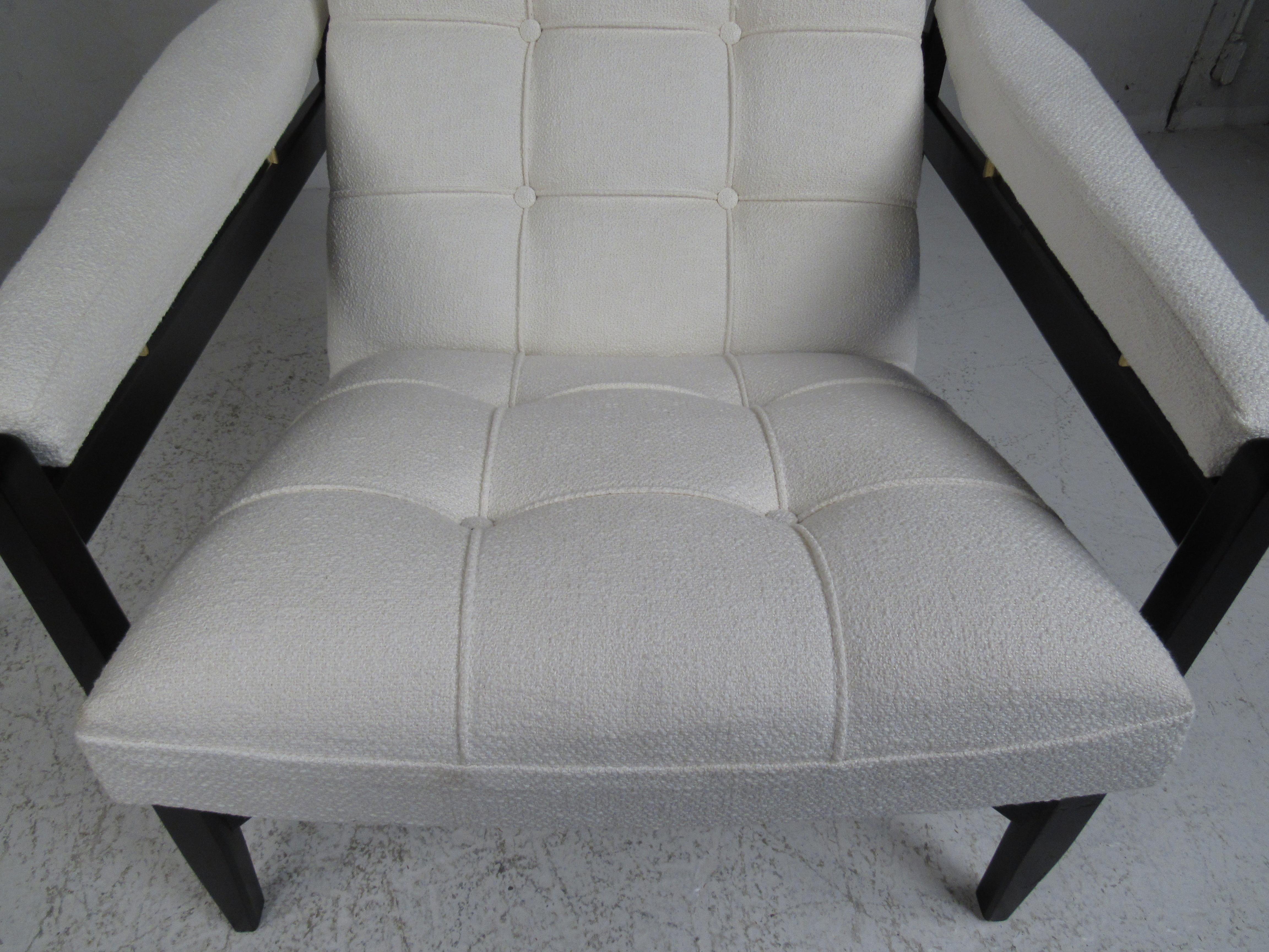 Pair of Mid-Century Modern Italian Lounge Chairs 9