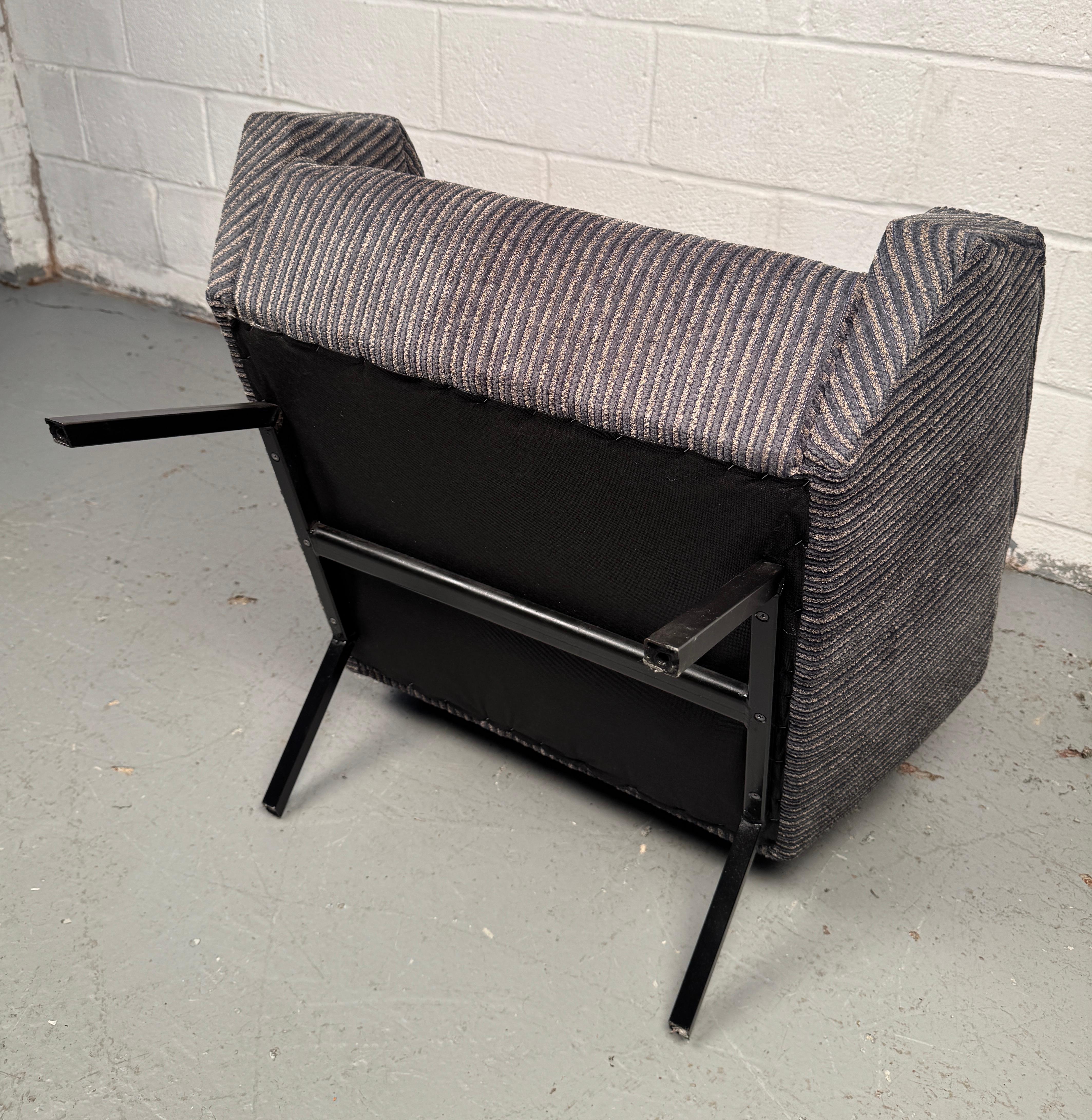 Paire de chaises longues italiennes modernes du milieu du siècle dernier en vente 9