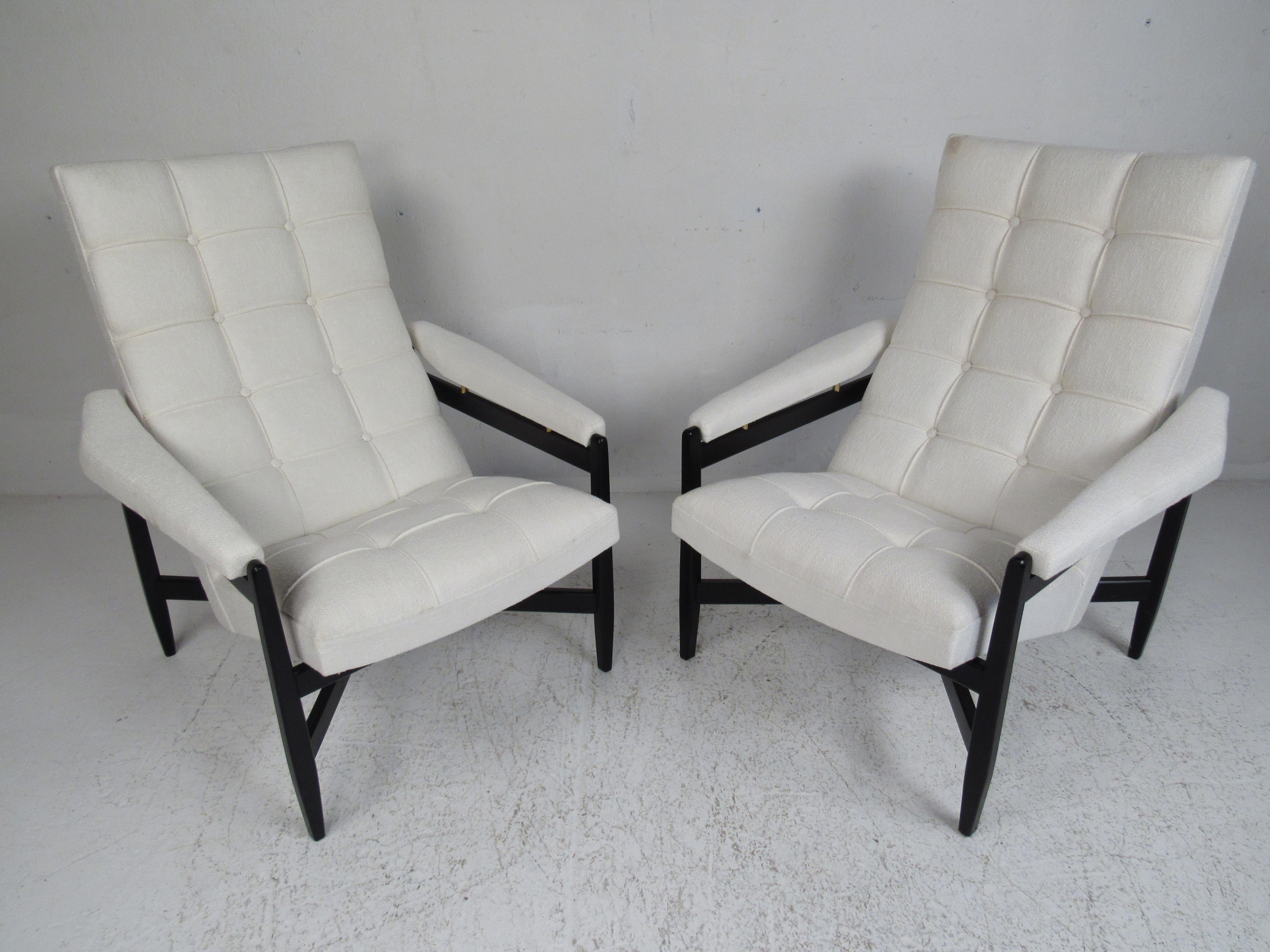 This beautiful pair of vintage modern Italian lounge chairs feature black painted frames with 