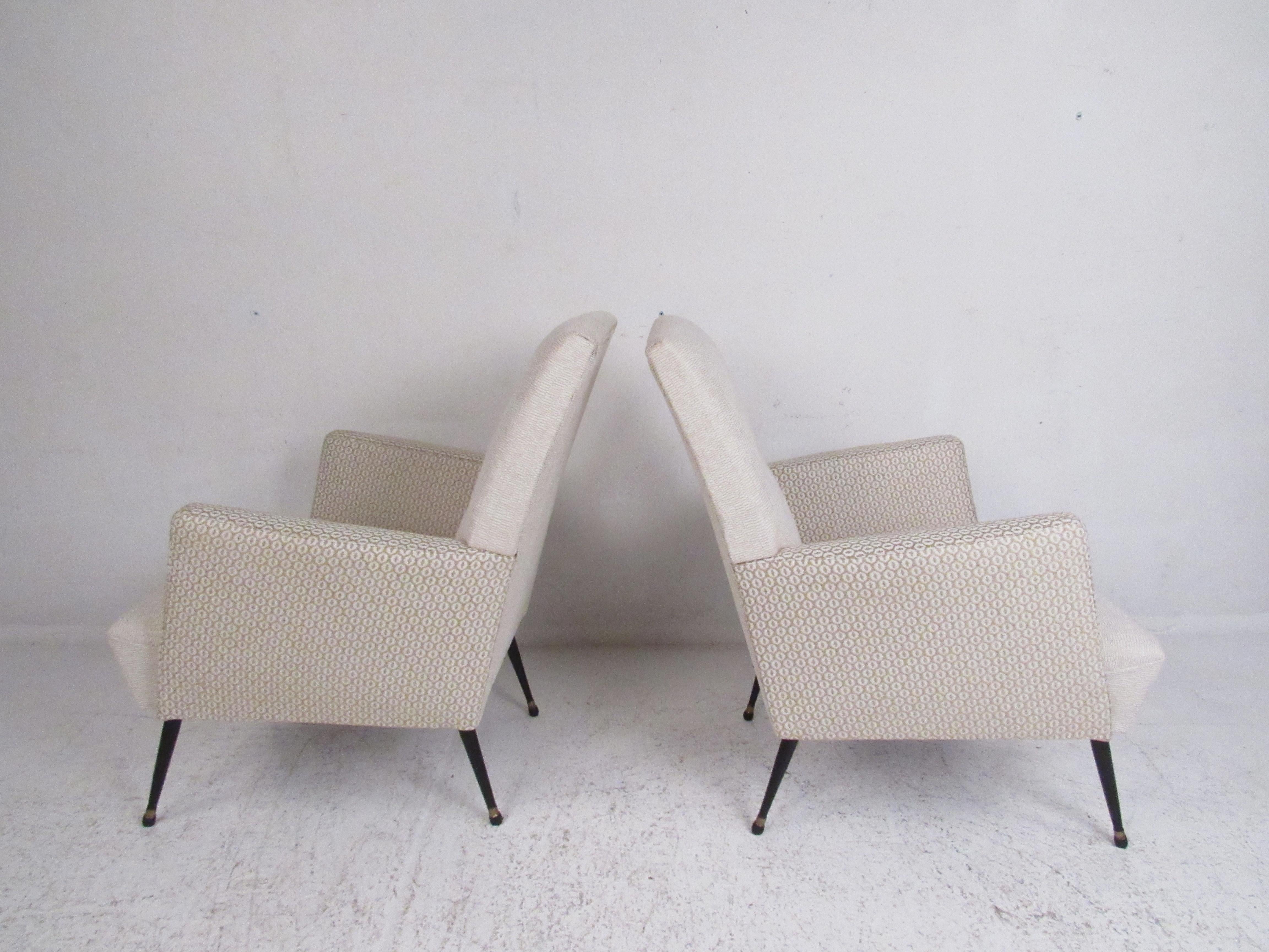 Pair of Mid-Century Modern Italian Lounge Chairs In Good Condition For Sale In Brooklyn, NY