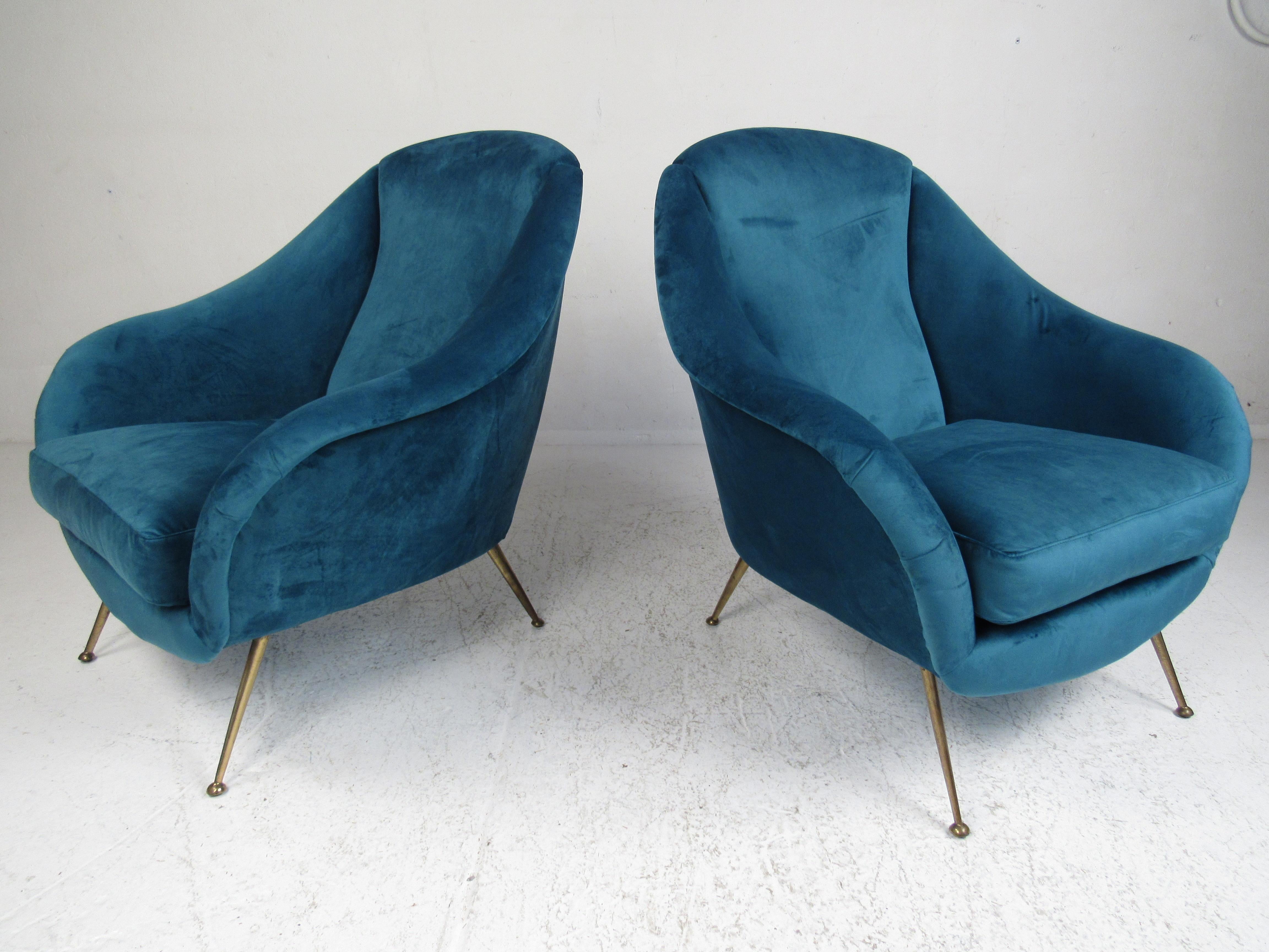 Pair of Mid-Century Modern Italian Lounge Chairs In Good Condition In Brooklyn, NY