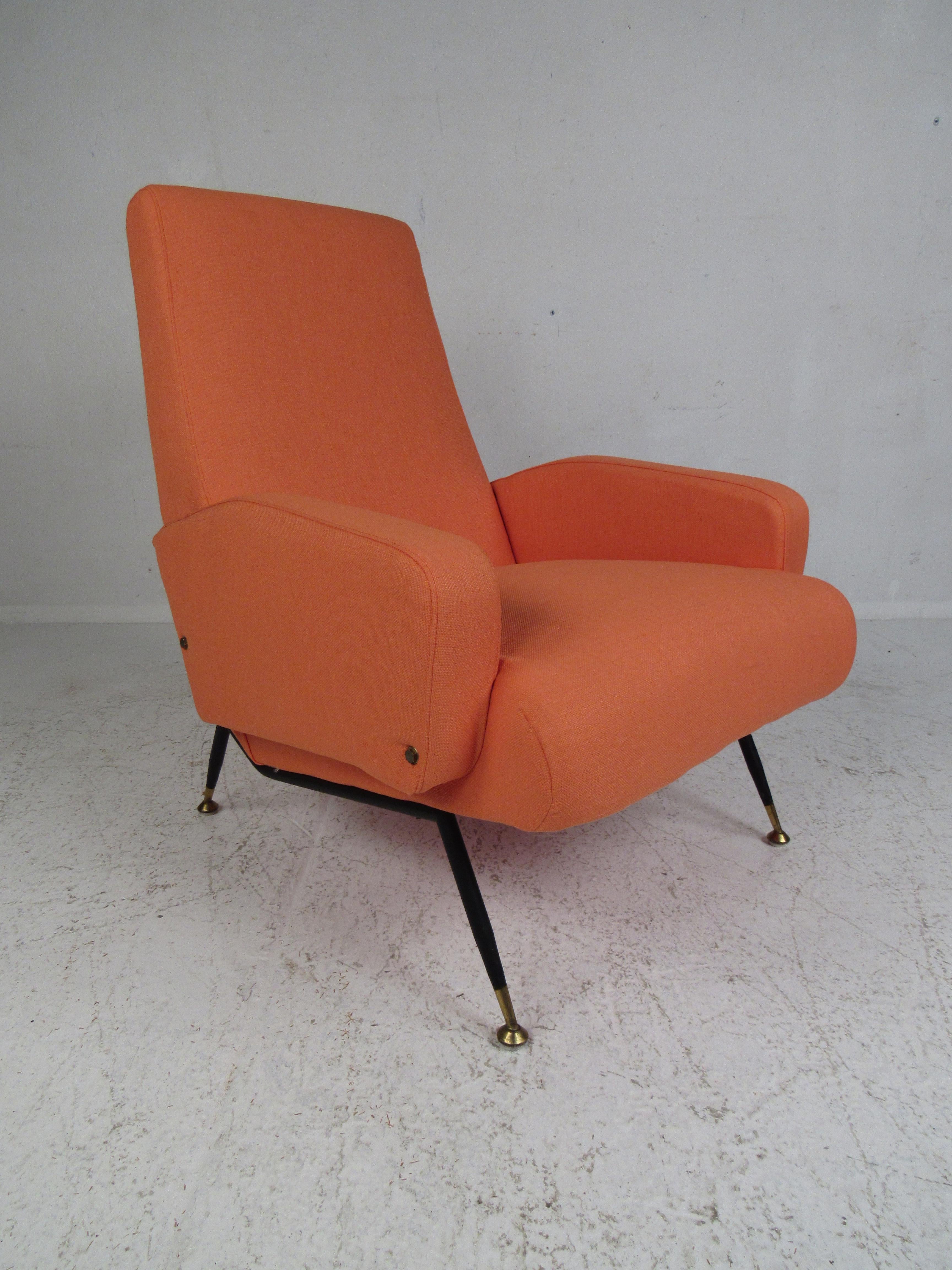 Late 20th Century Pair of Mid-Century Modern Italian Lounge Chairs