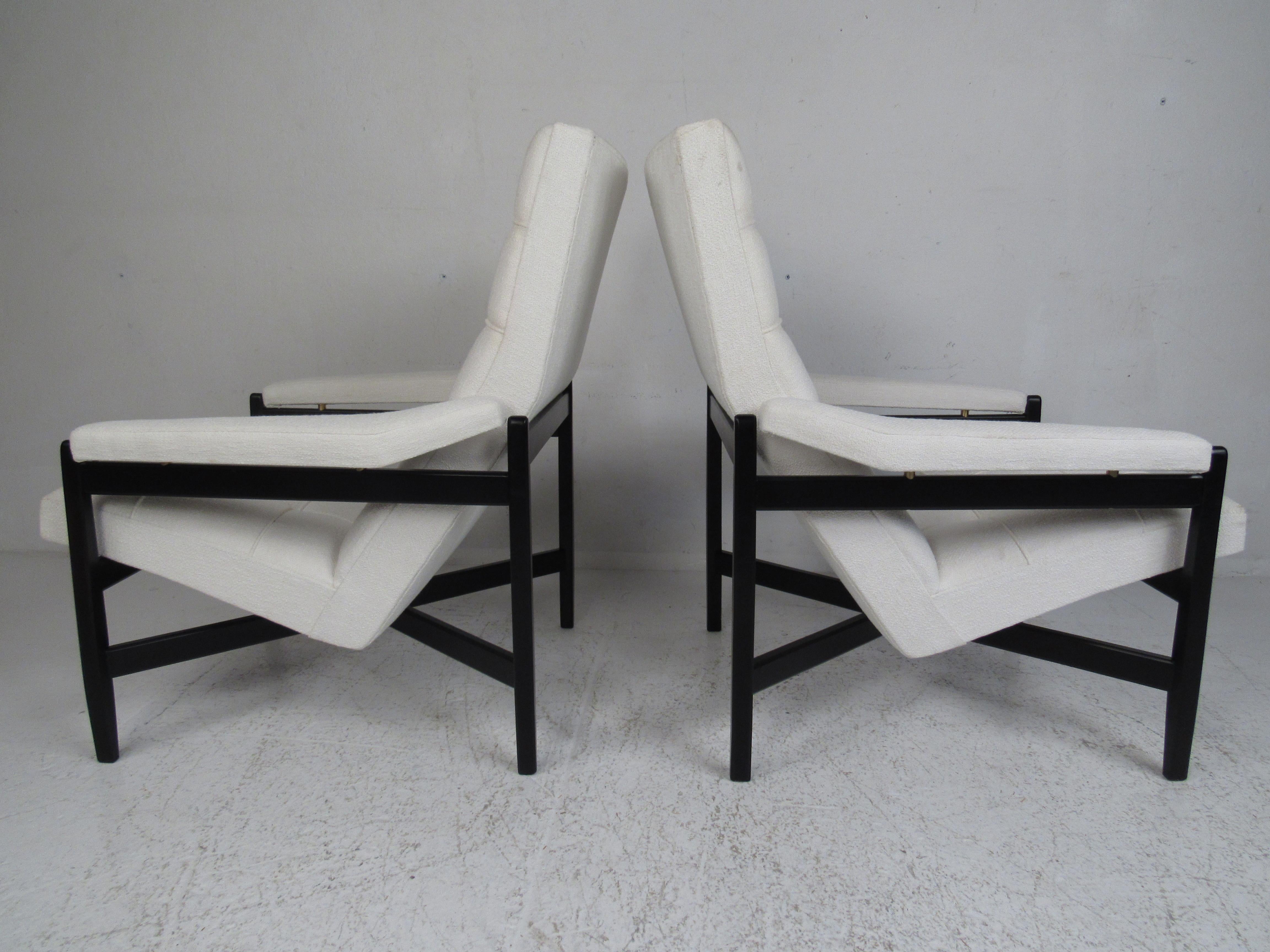 Fabric Pair of Mid-Century Modern Italian Lounge Chairs