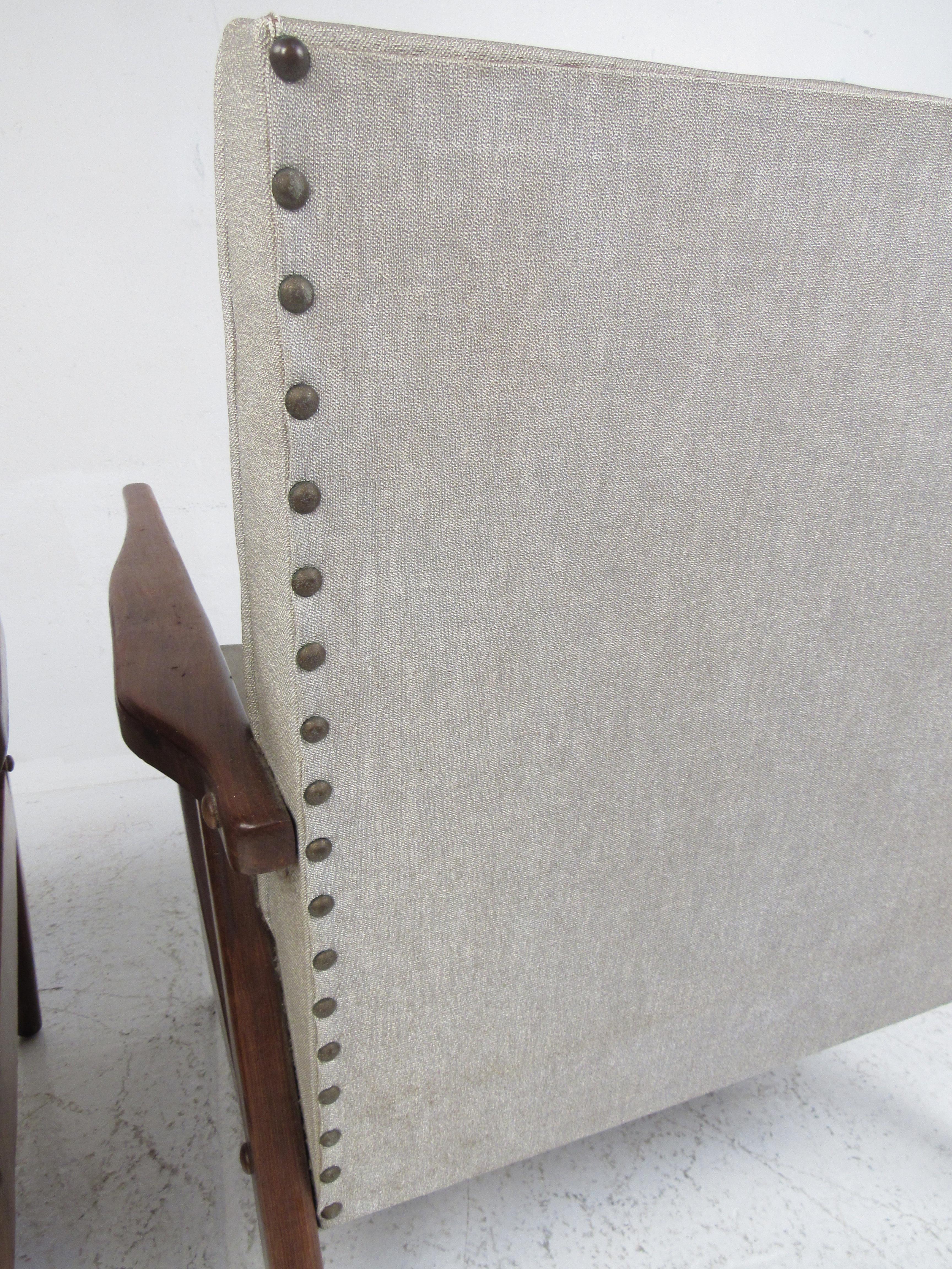 Tissu d'ameublement Paire de chaises longues italiennes modernes du milieu du siècle dernier en vente