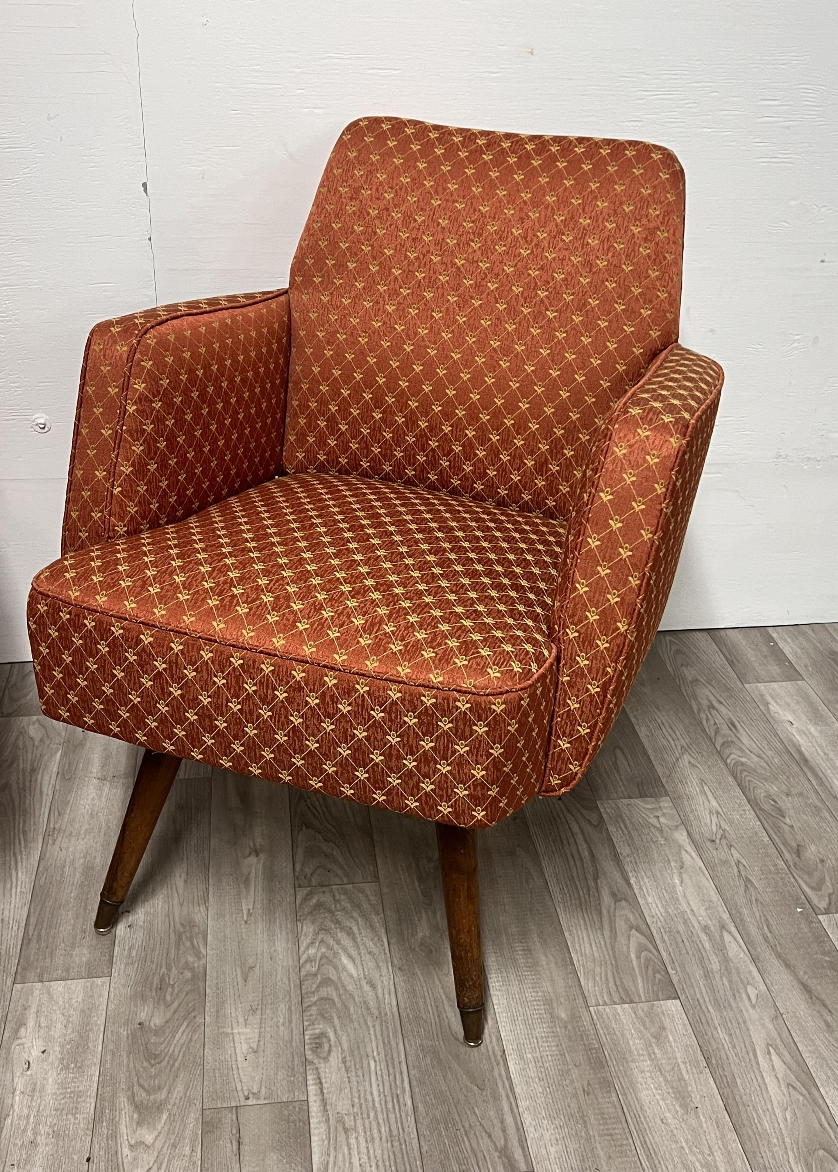 Pair of Mid Century Modern Italian Lounge Chairs For Sale 1