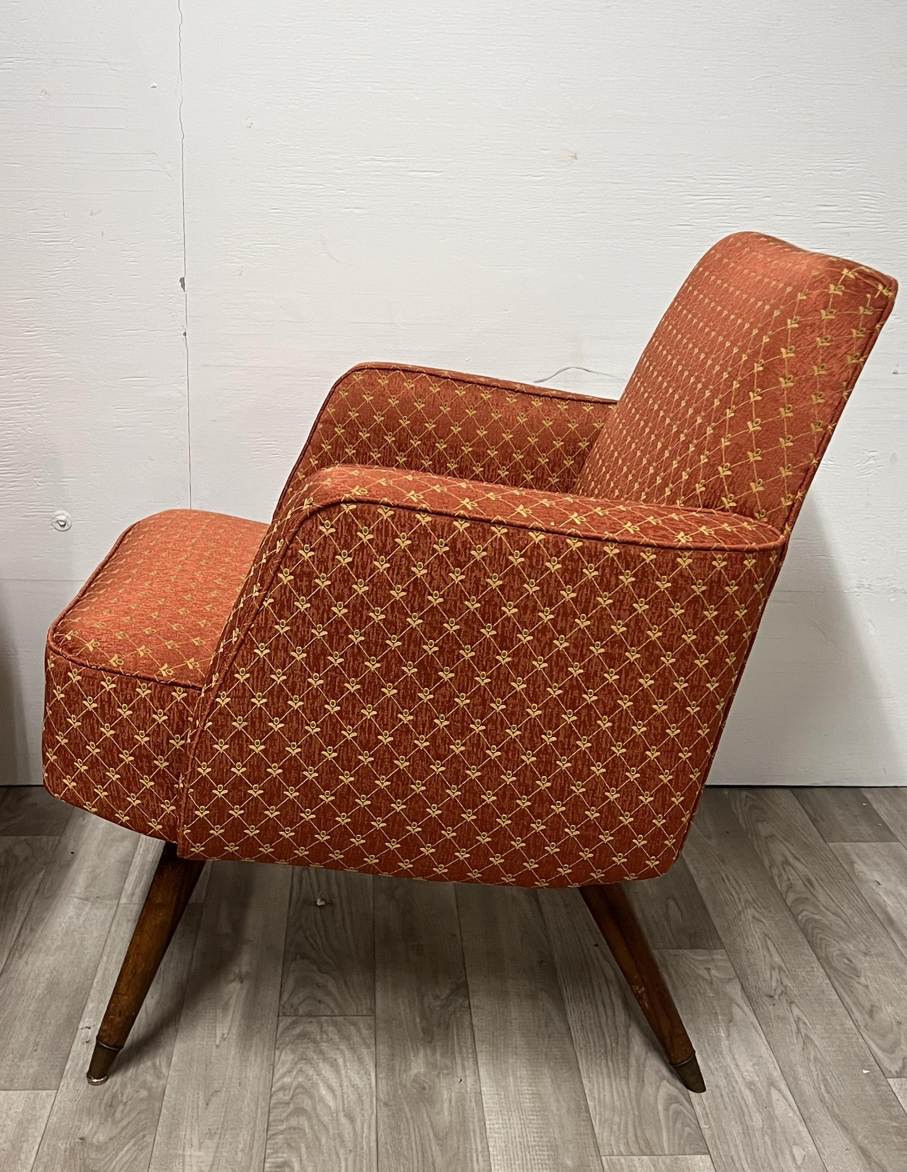 Pair of Mid Century Modern Italian Lounge Chairs For Sale 3