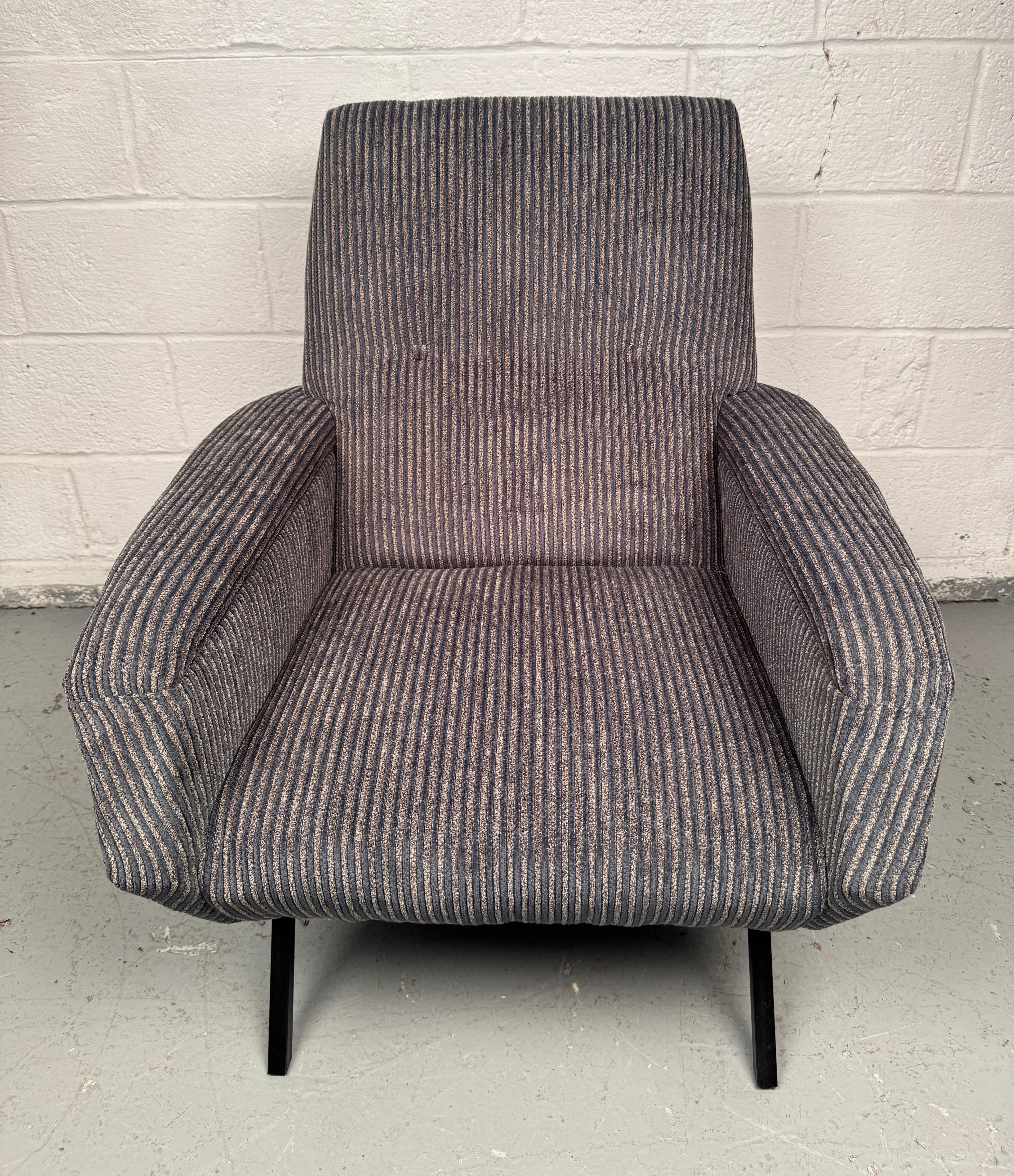 Paire de chaises longues italiennes modernes du milieu du siècle dernier en vente 3