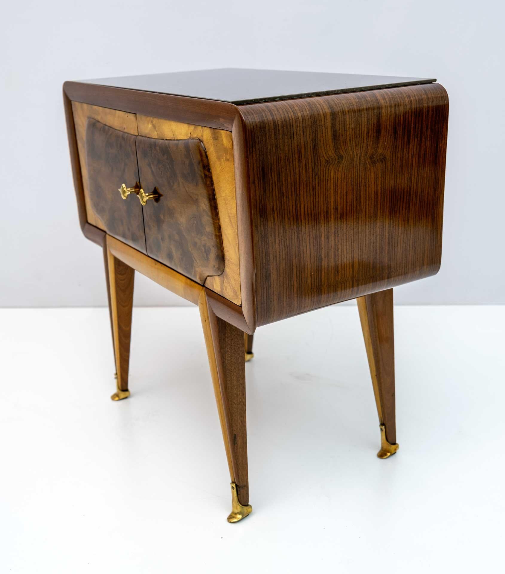 Pair of Mid-Century Modern Italian Maple and Walnut Nightstands, 1950s In Good Condition For Sale In Puglia, Puglia