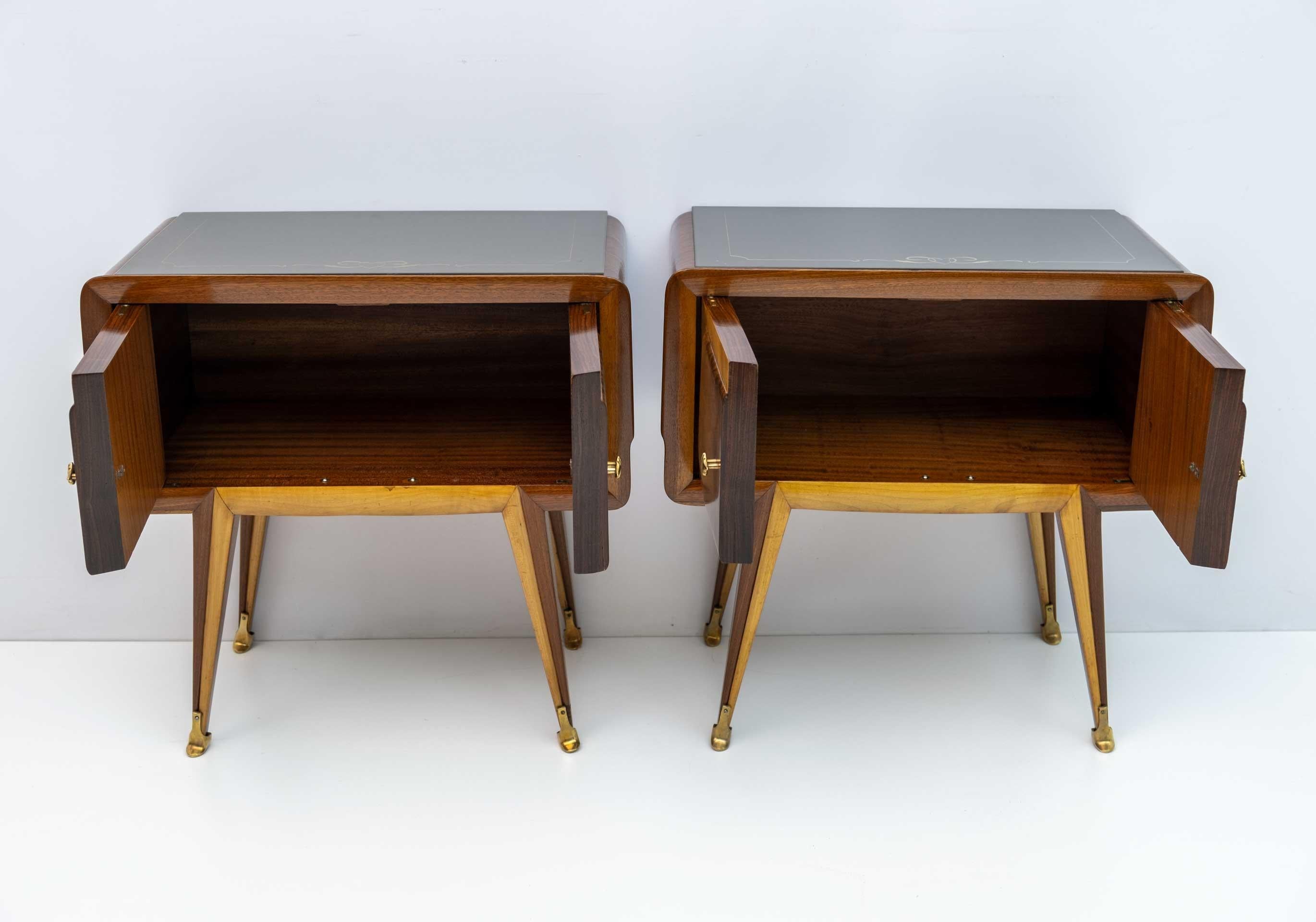 Brass Pair of Mid-Century Modern Italian Maple and Walnut Nightstands, 1950s For Sale