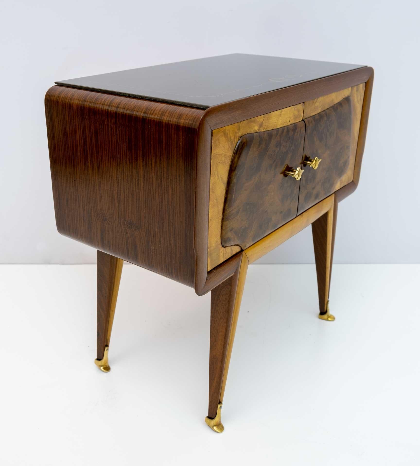 Pair of Mid-Century Modern Italian Maple and Walnut Nightstands, 1950s For Sale 4