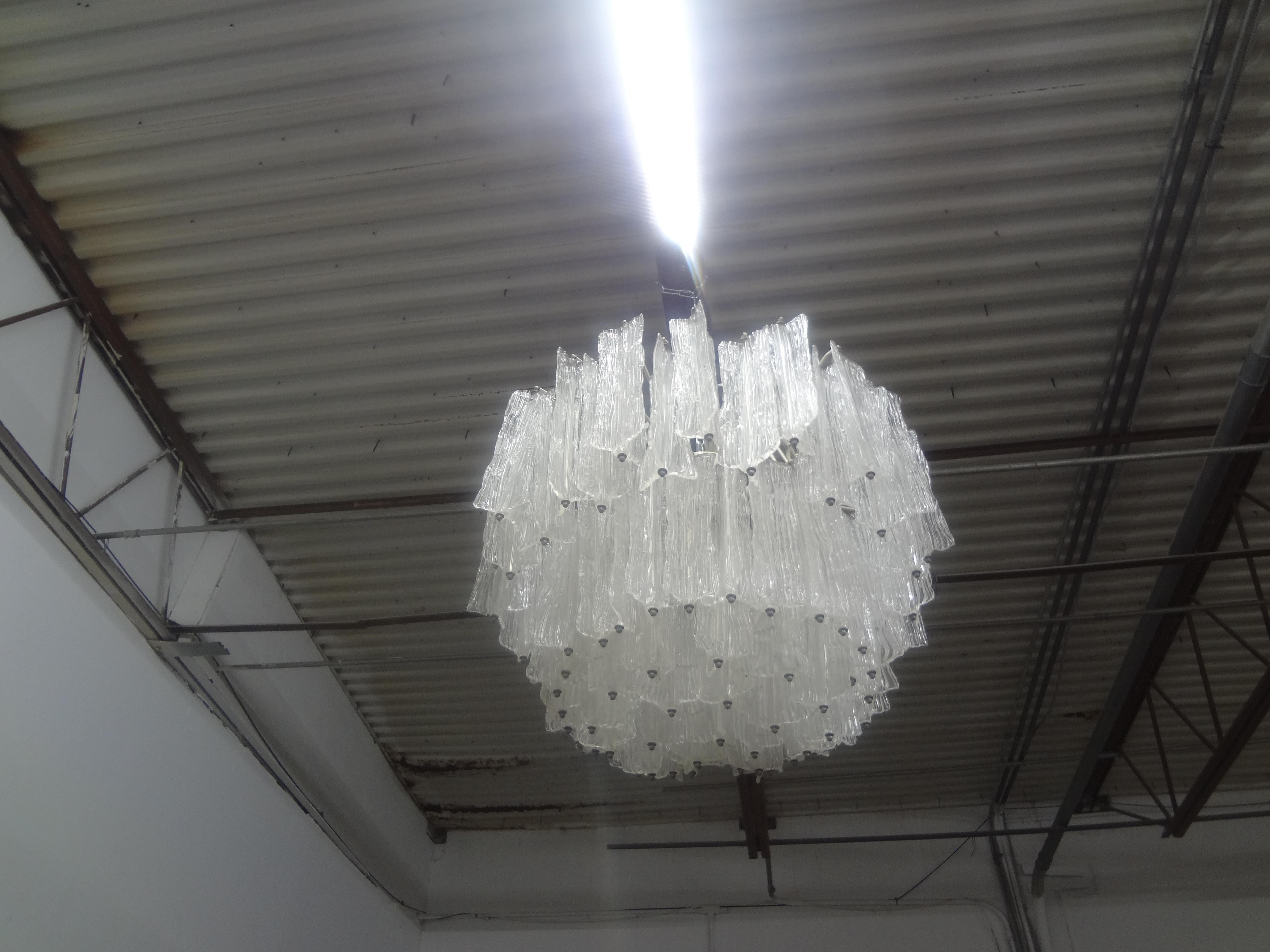 Pair of Large Mid-Century Modern Italian Murano Chandeliers Attributed to Venini In Good Condition For Sale In Houston, TX