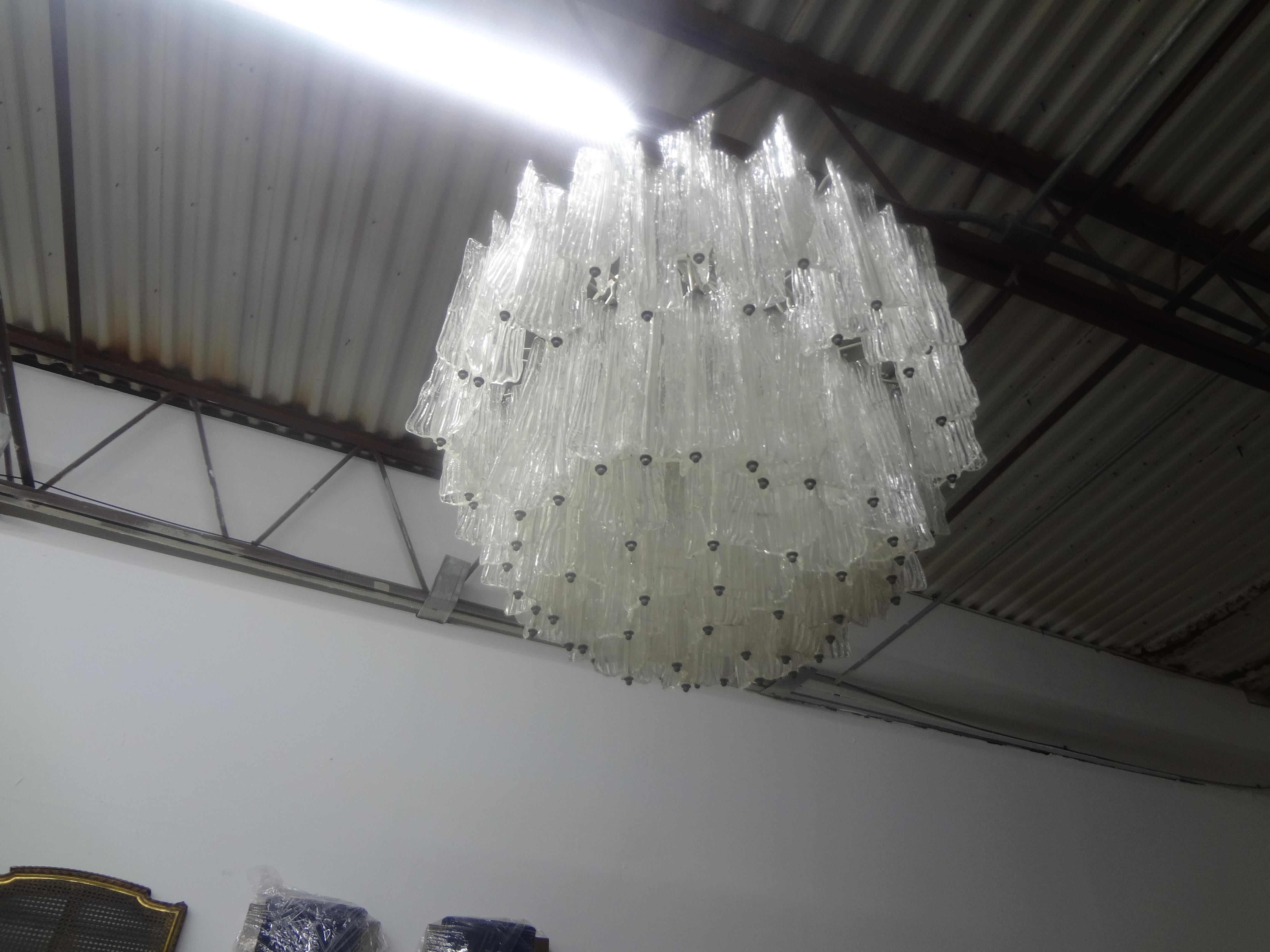 Mid-20th Century Pair of Large Mid-Century Modern Italian Murano Chandeliers Attributed to Venini For Sale