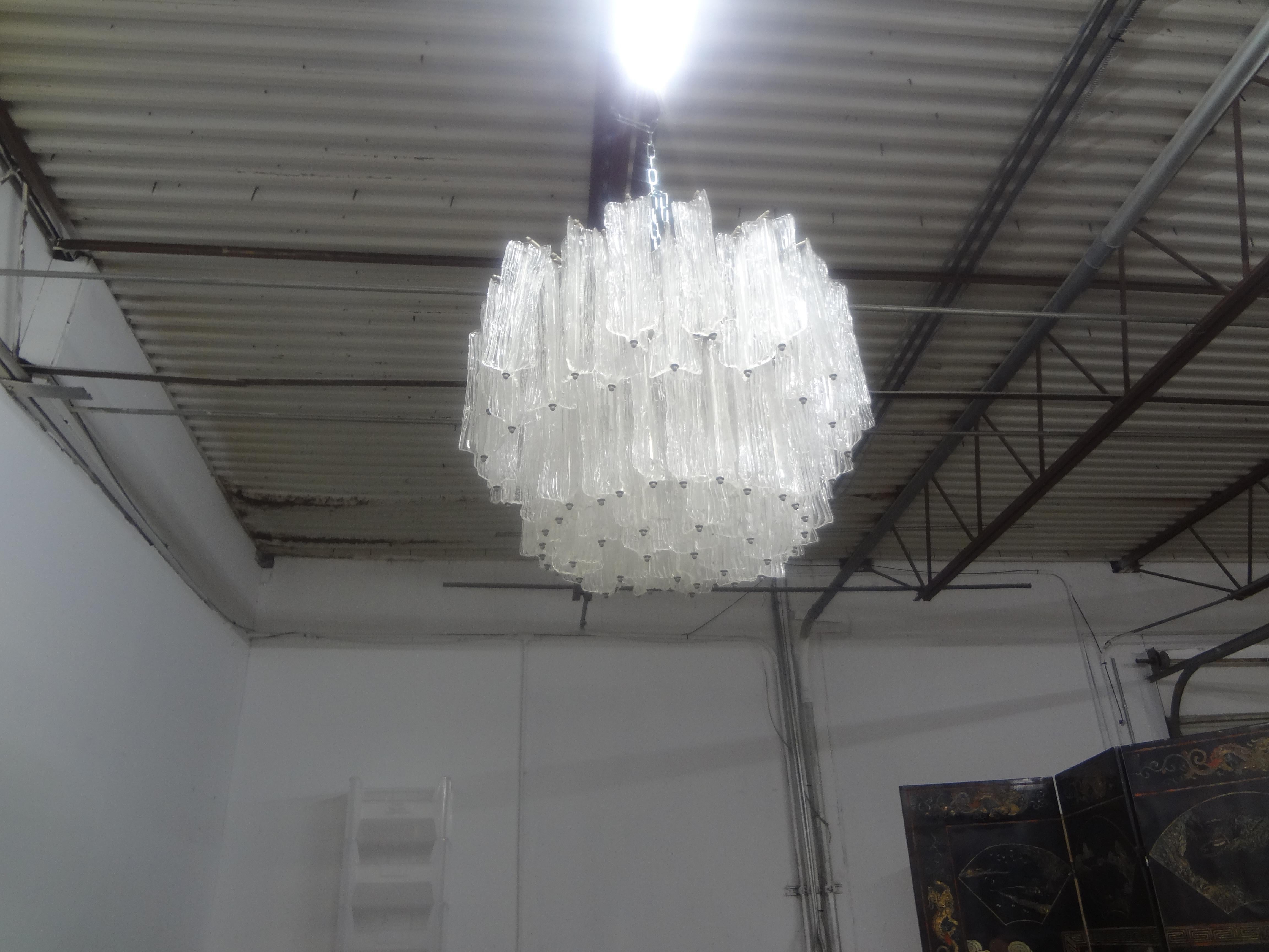 Pair of Large Mid-Century Modern Italian Murano Chandeliers Attributed to Venini For Sale 1