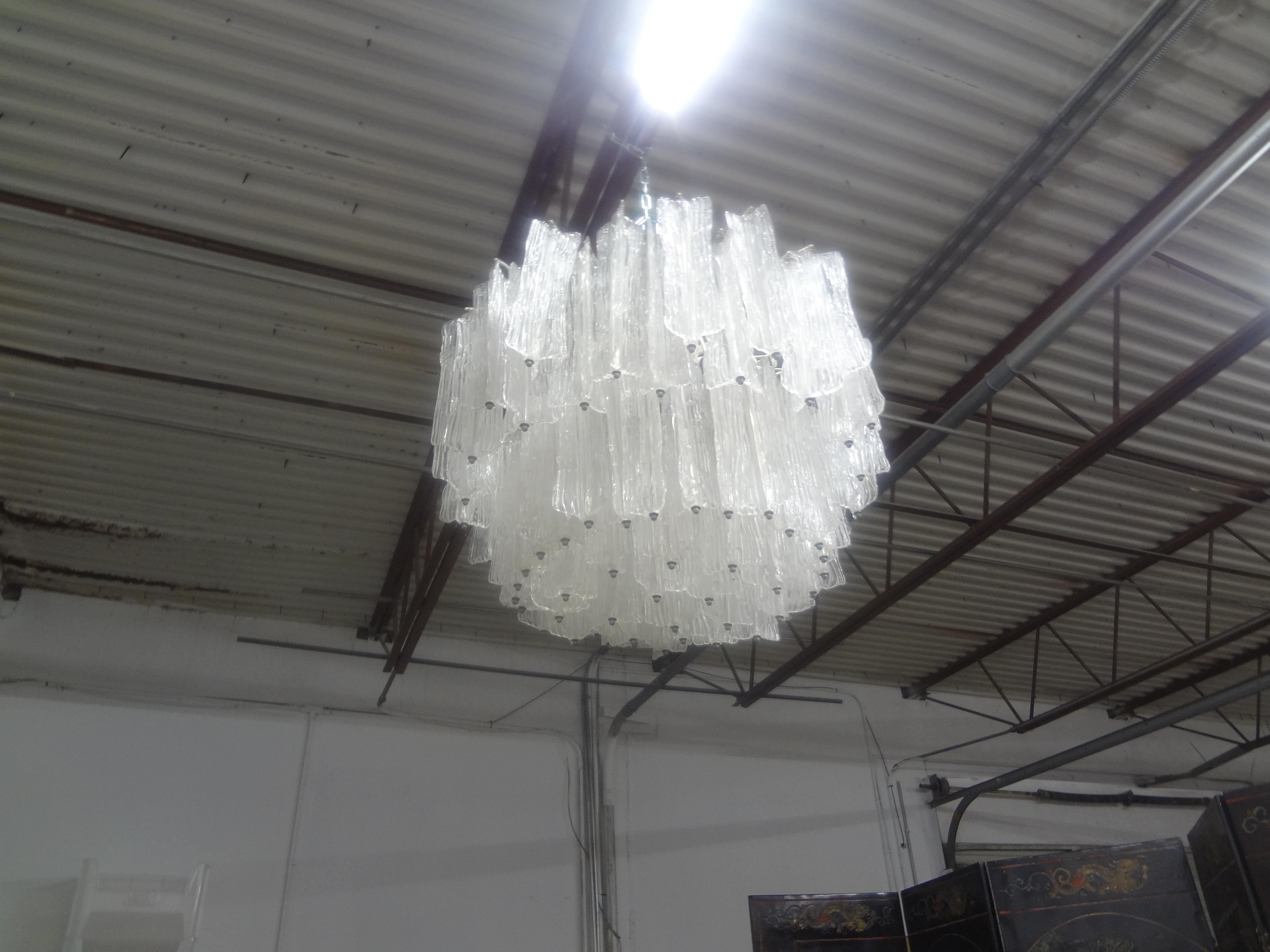 Pair of Large Mid-Century Modern Italian Murano Chandeliers Attributed to Venini For Sale 2