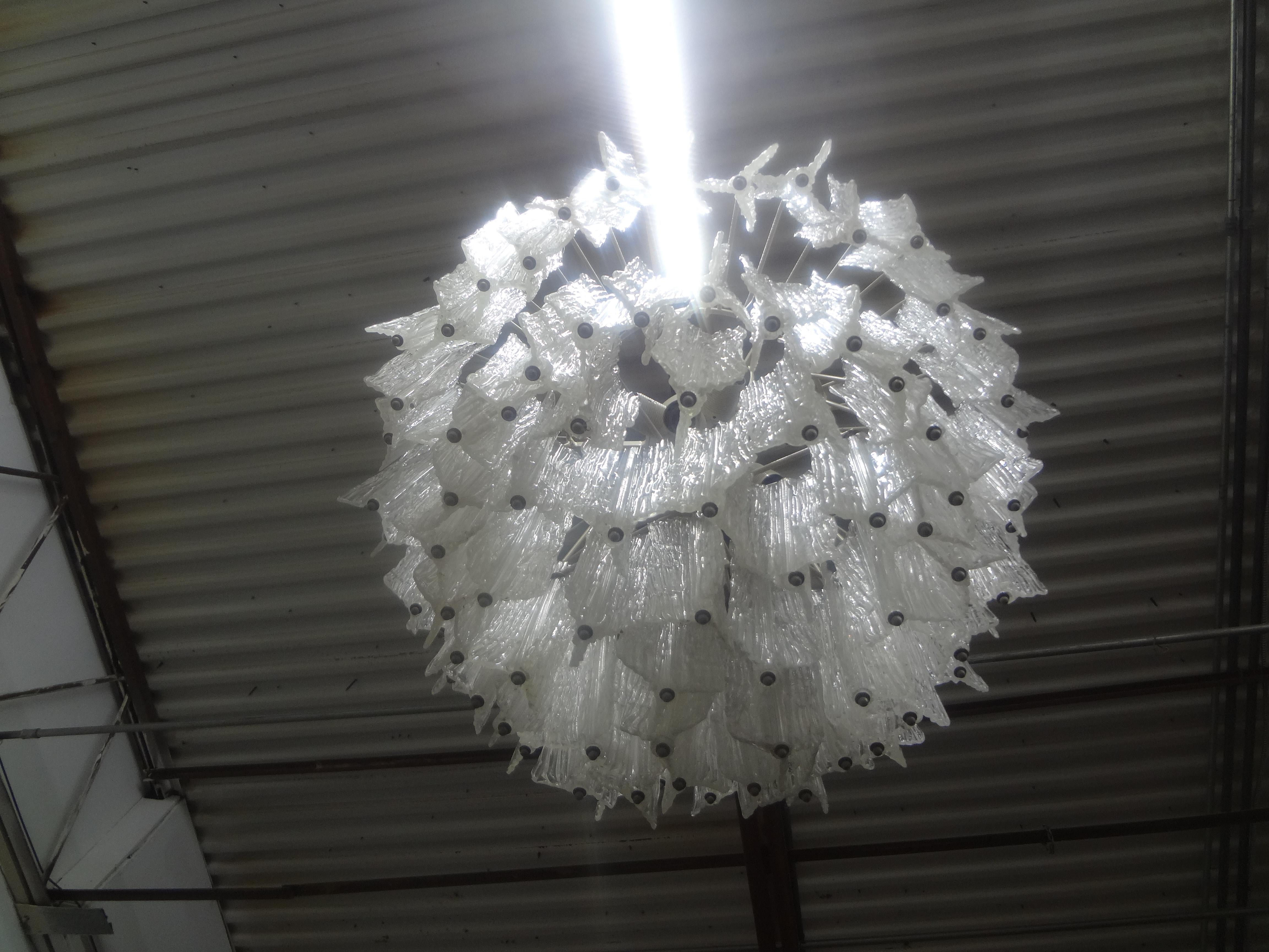 Pair of Large Mid-Century Modern Italian Murano Chandeliers Attributed to Venini For Sale 3