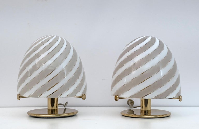 Brass Pair of Mid-Century Modern Italian Murano Glass Mushroom Spiral Table Lamps, 70s For Sale