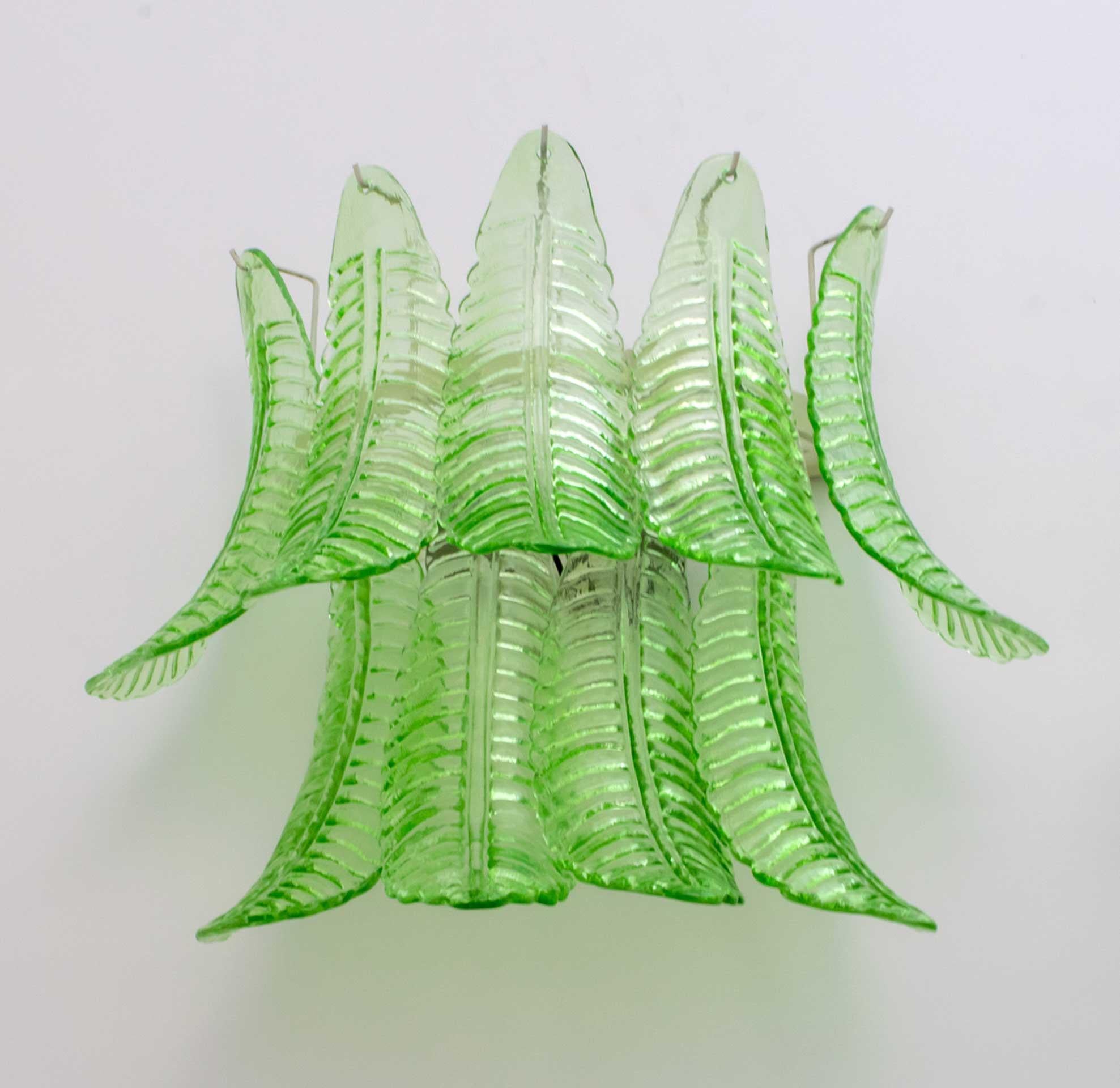 Fin du 20e siècle Paire d'appliques italiennes modernes en verre de Murano en forme de feuilles de palmier, années 1970 en vente