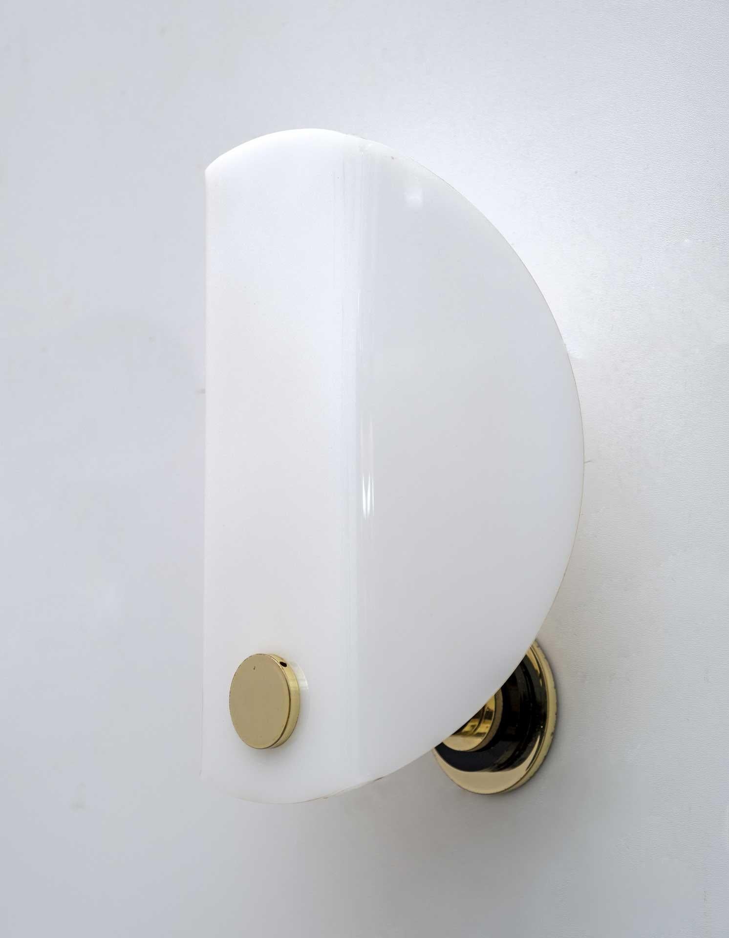 Late 20th Century Pair of Mid-Century Modern Italian Perspex and Brass Sconces, 1970s For Sale