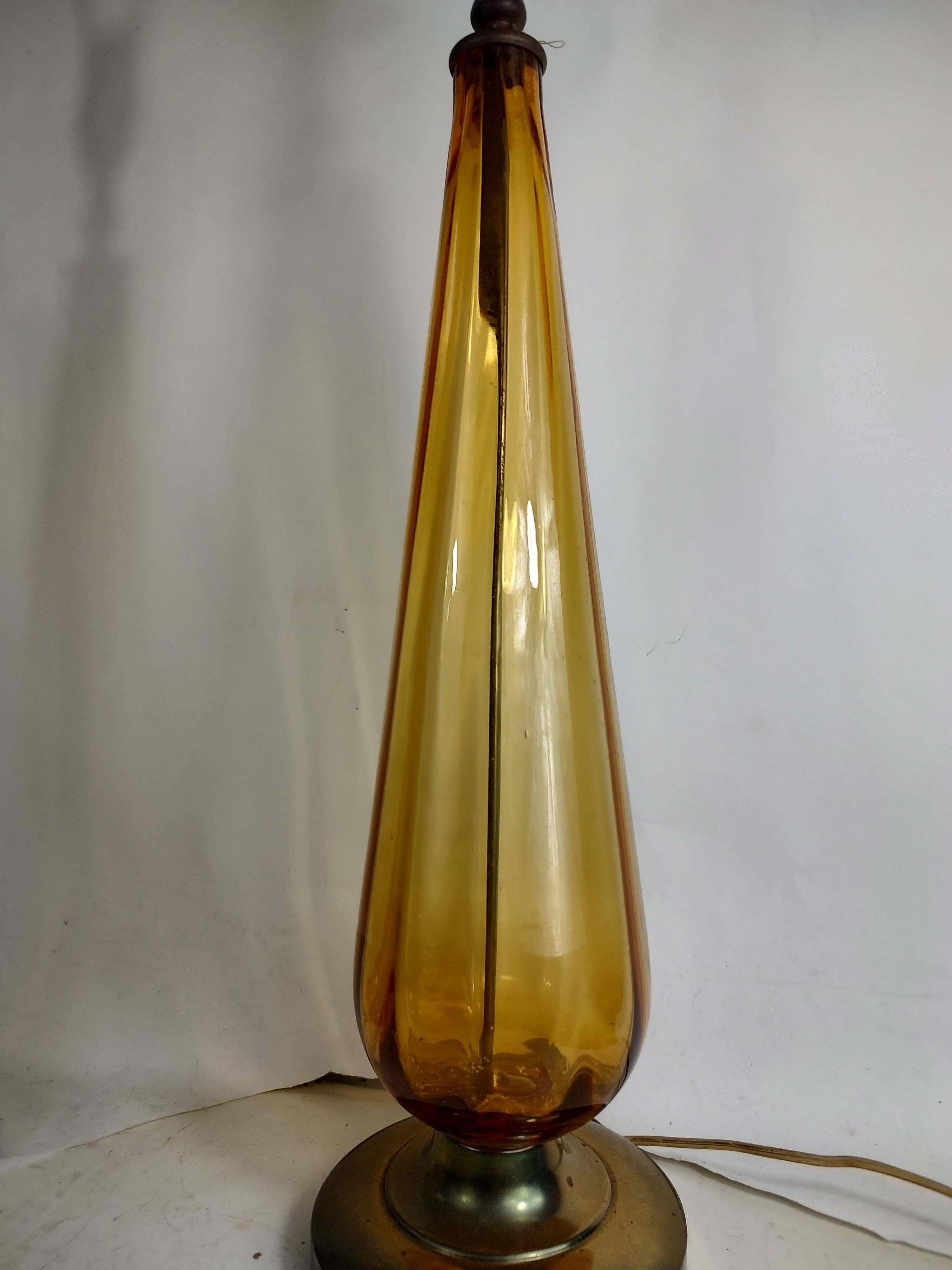 Pair of Mid-Century Modern Italian Ribbed & Tapered Amber Glass Table Lamps In Good Condition For Sale In Port Jervis, NY