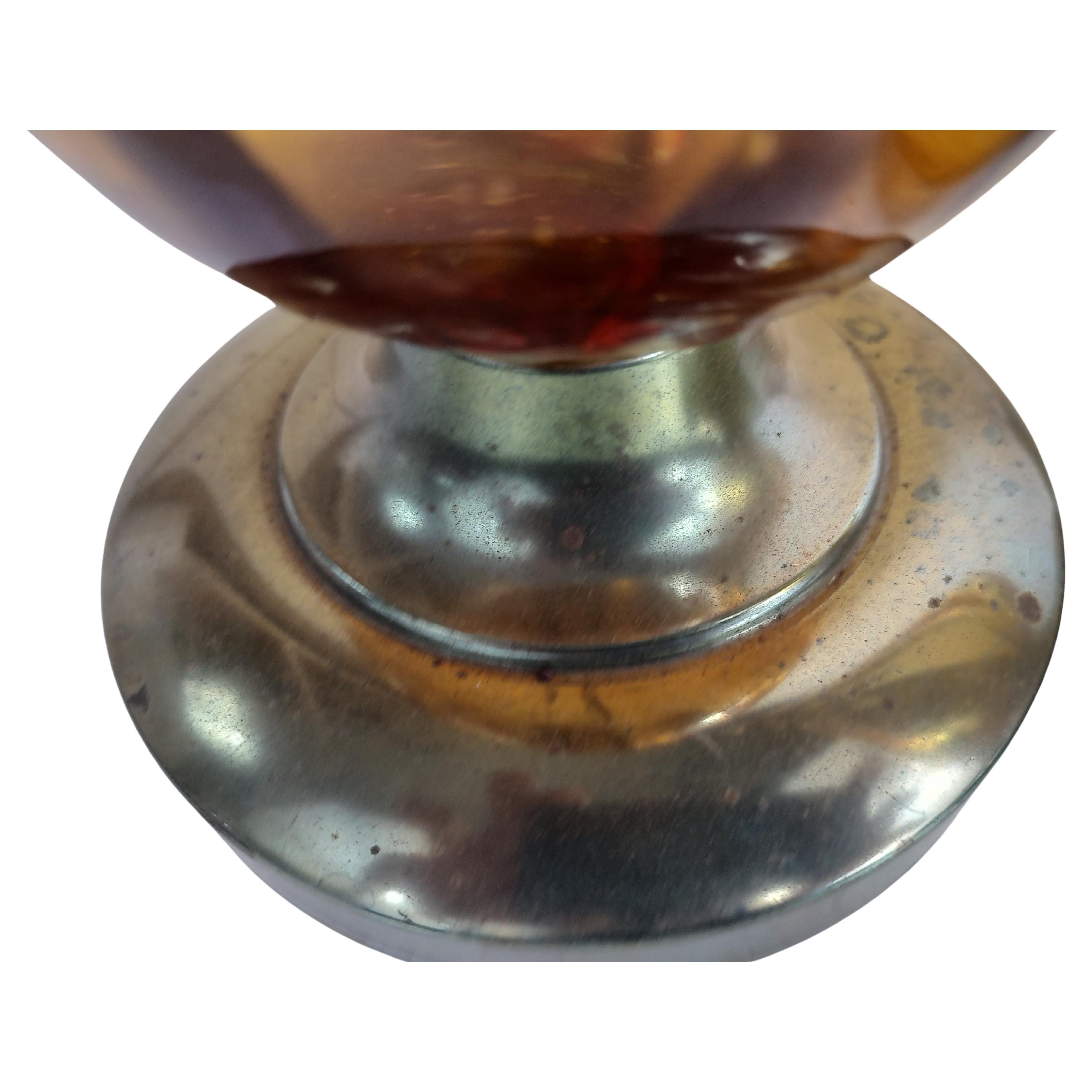 Fabuloso par de lámparas de sobremesa escultóricas italianas altas de cristal ámbar de mediados de siglo, procedentes de Murano (Italia). La altura hasta la parte superior del zócalo es de 26, la parte superior de los remates es de 38 pulgadas. En