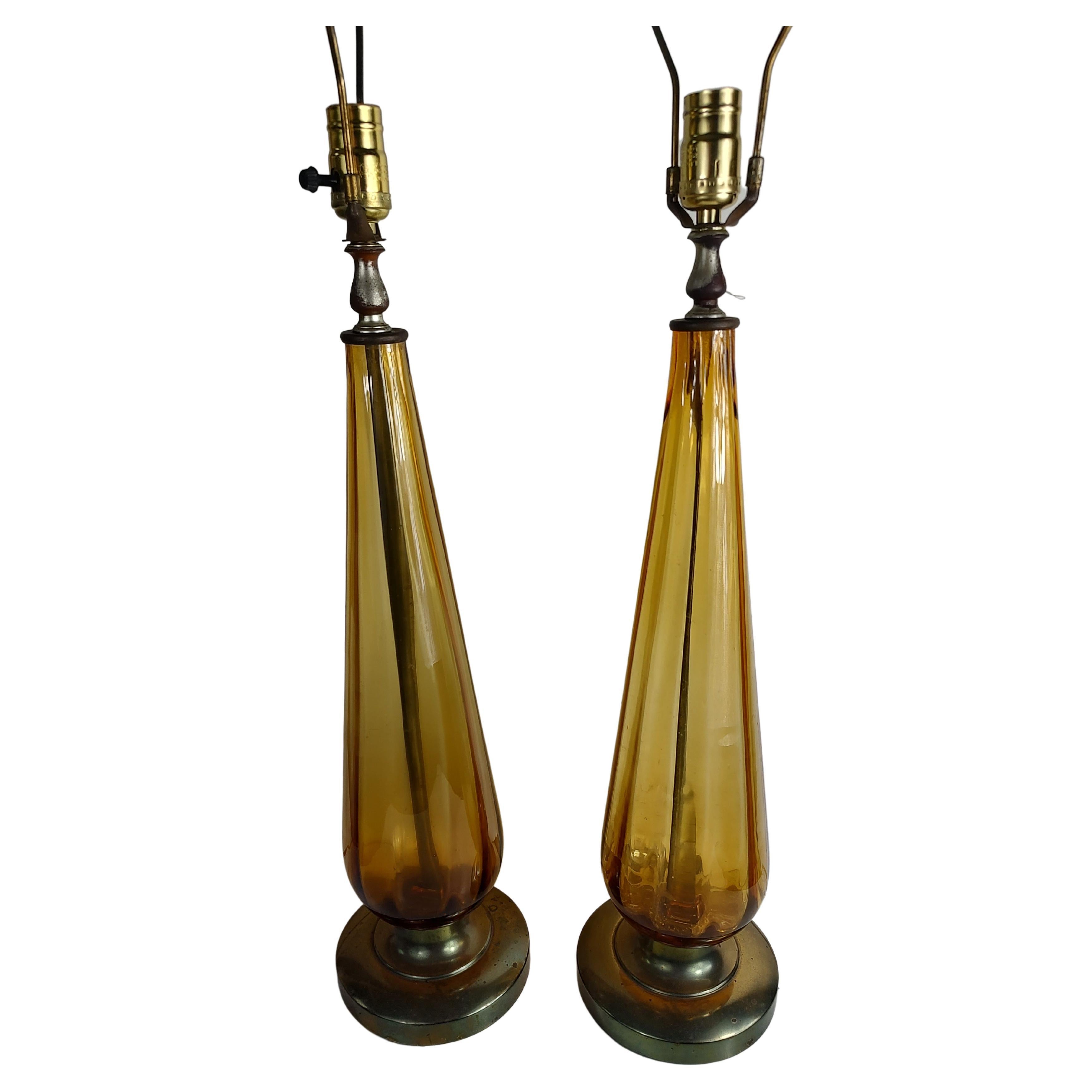 Hand-Crafted Pair of Mid-Century Modern Italian Ribbed & Tapered Amber Glass Table Lamps For Sale