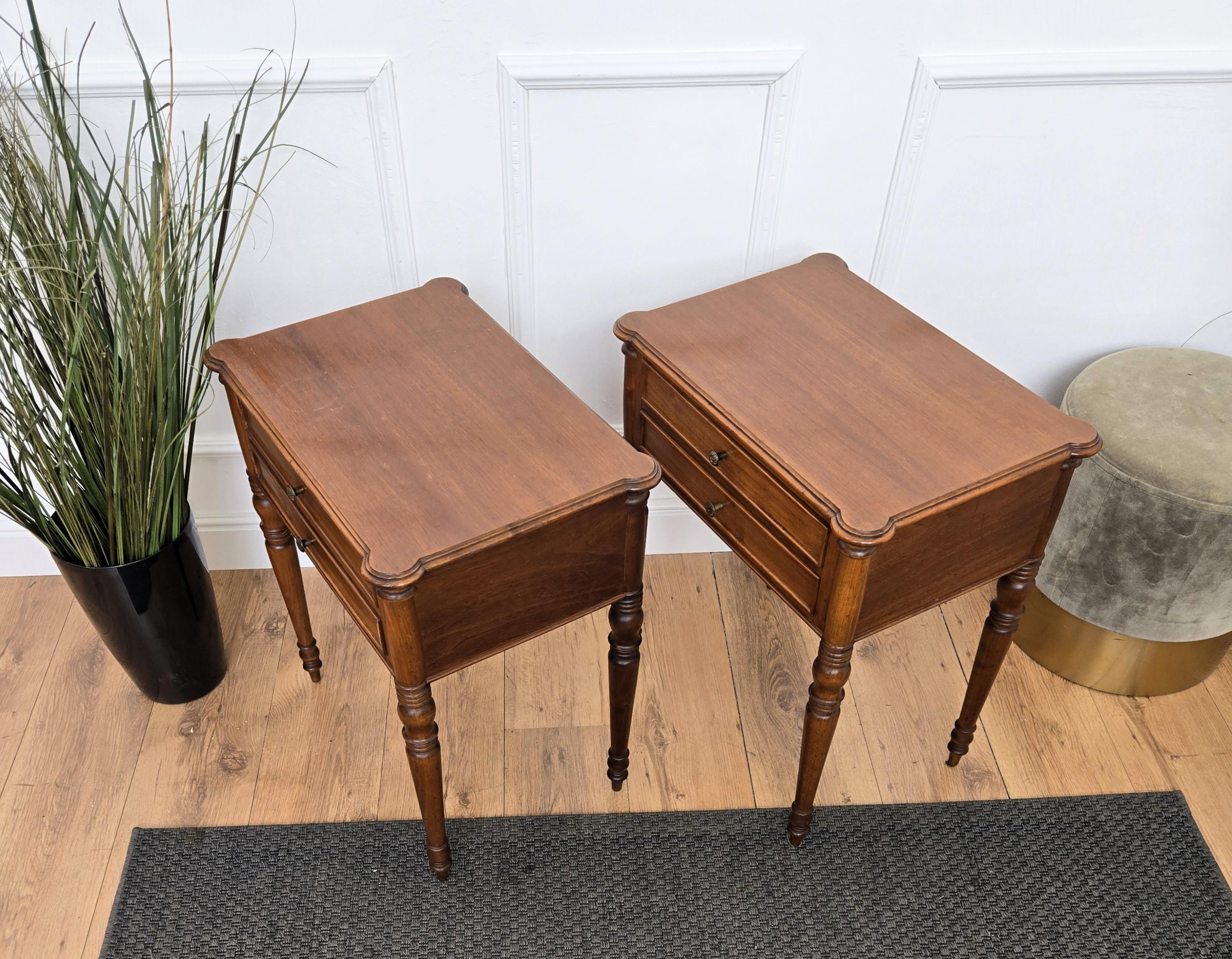 Paar rustikale italienische Nachttische aus Holz, Mid-Century Modern, Nachttische oder Beistelltische 2