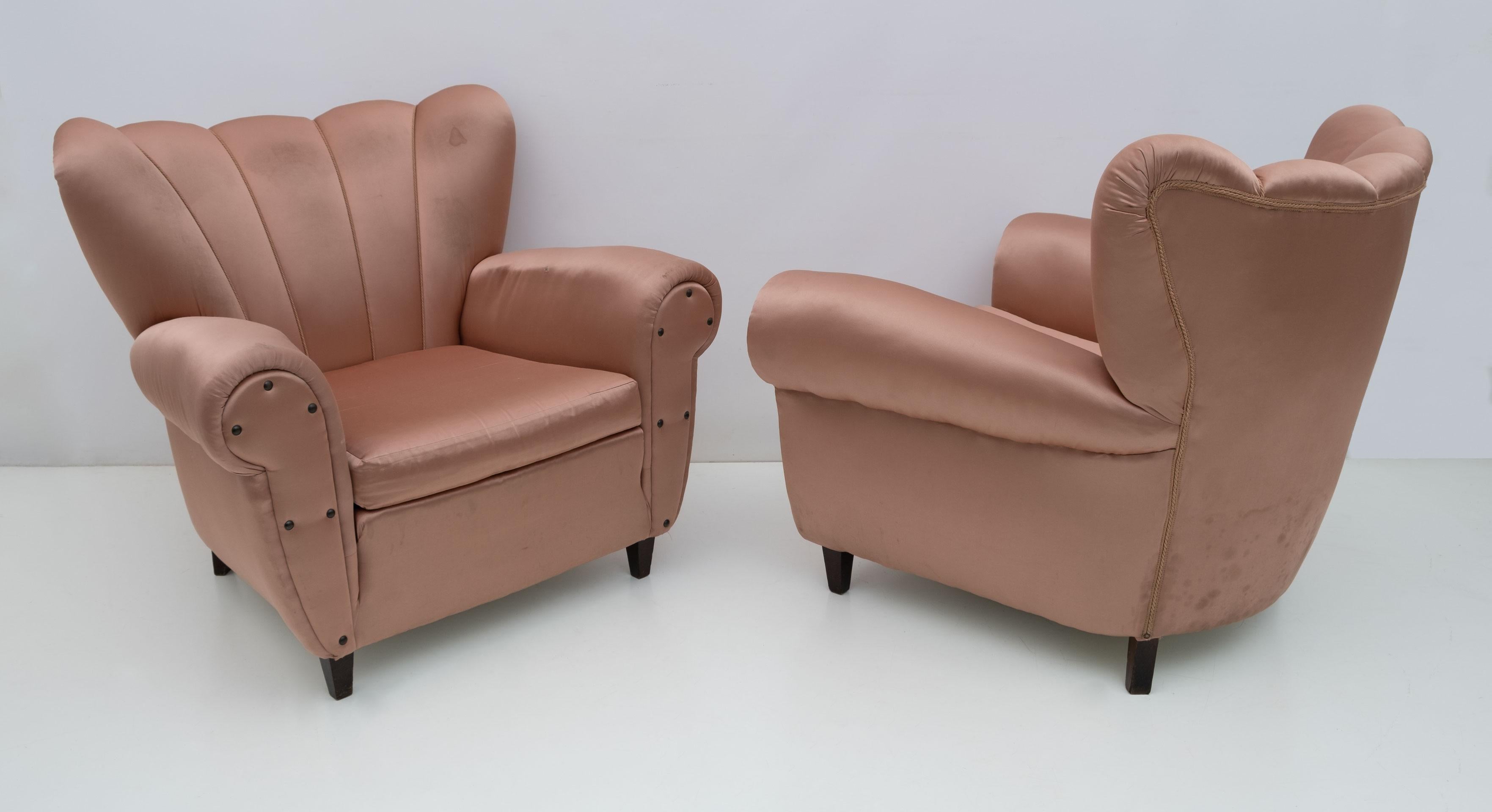 Pair of Mid-Century Modern Italian Satin Armchairs, 1950s In Good Condition For Sale In Puglia, Puglia