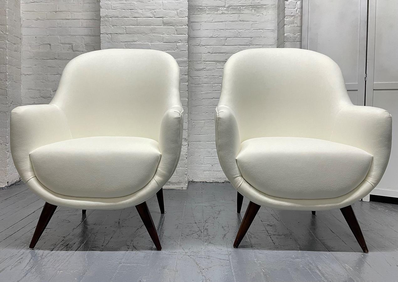 Pair of Italian Style Lounge Chairs For Sale 1