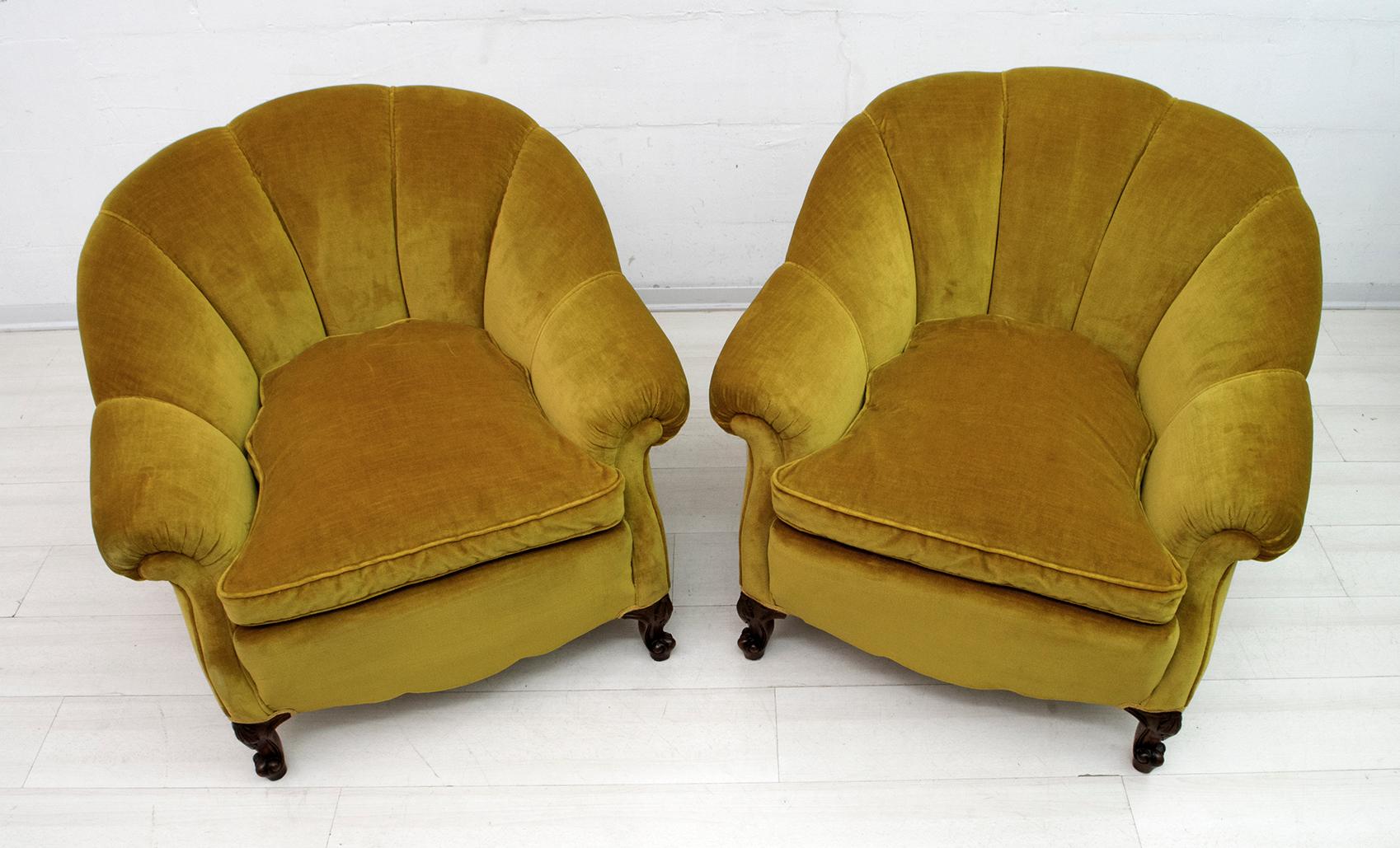Paar Sessel aus den 1950er Jahren, Samtpolsterung, gut erhalten.