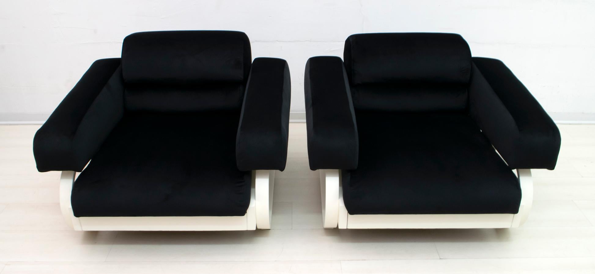 Mid-20th Century Pair of Mid-Century Modern Italian Velvet Armchairs, 1960s For Sale